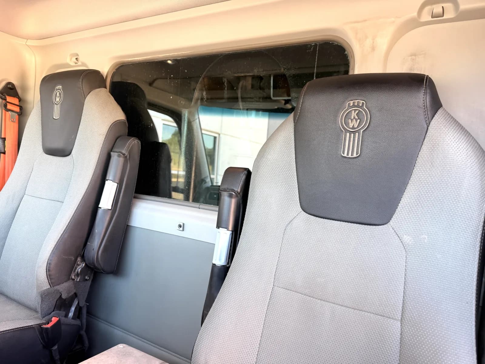 2020 Kenworth T880 — photo 21