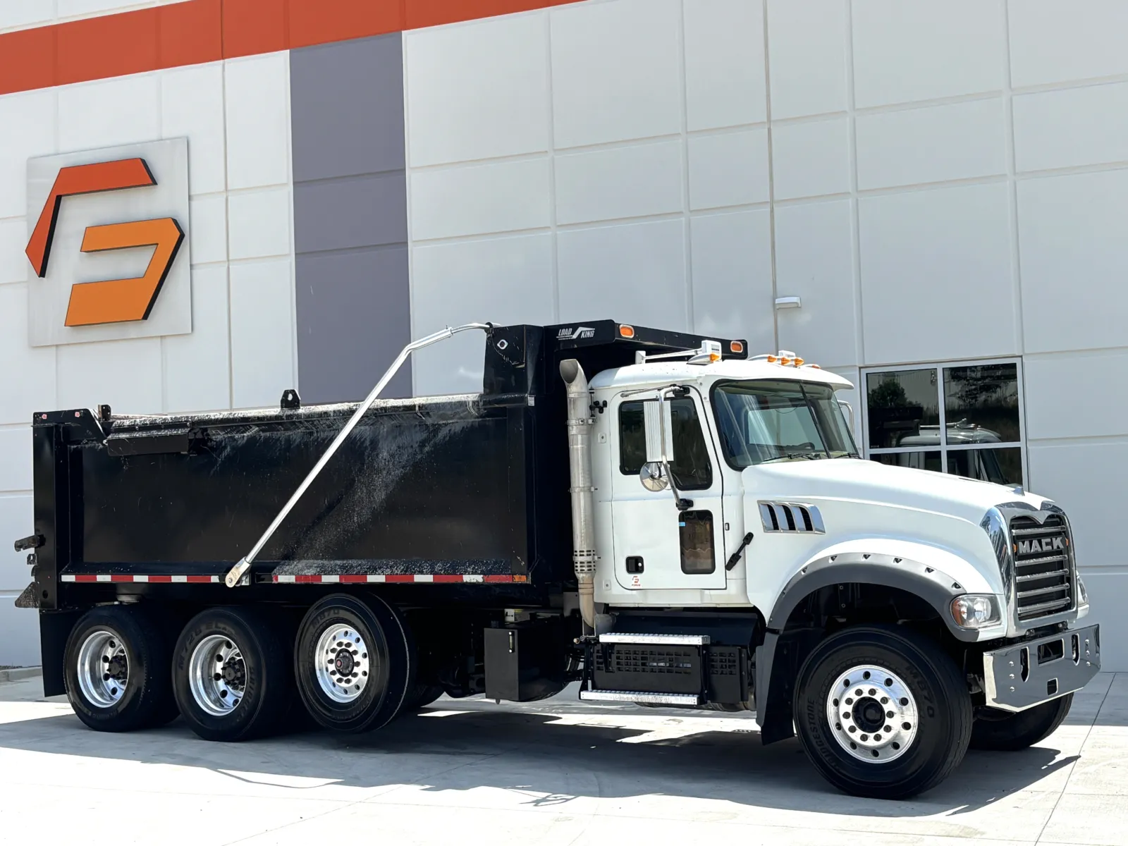 2023 Mack Granite — photo 2