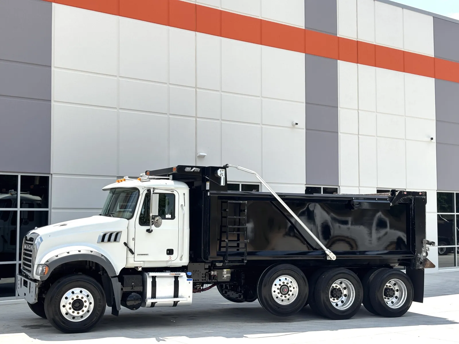 2023 Mack Granite — photo 3