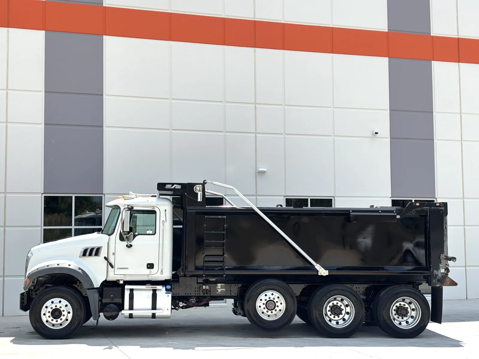 2023 Mack Granite — photo 5