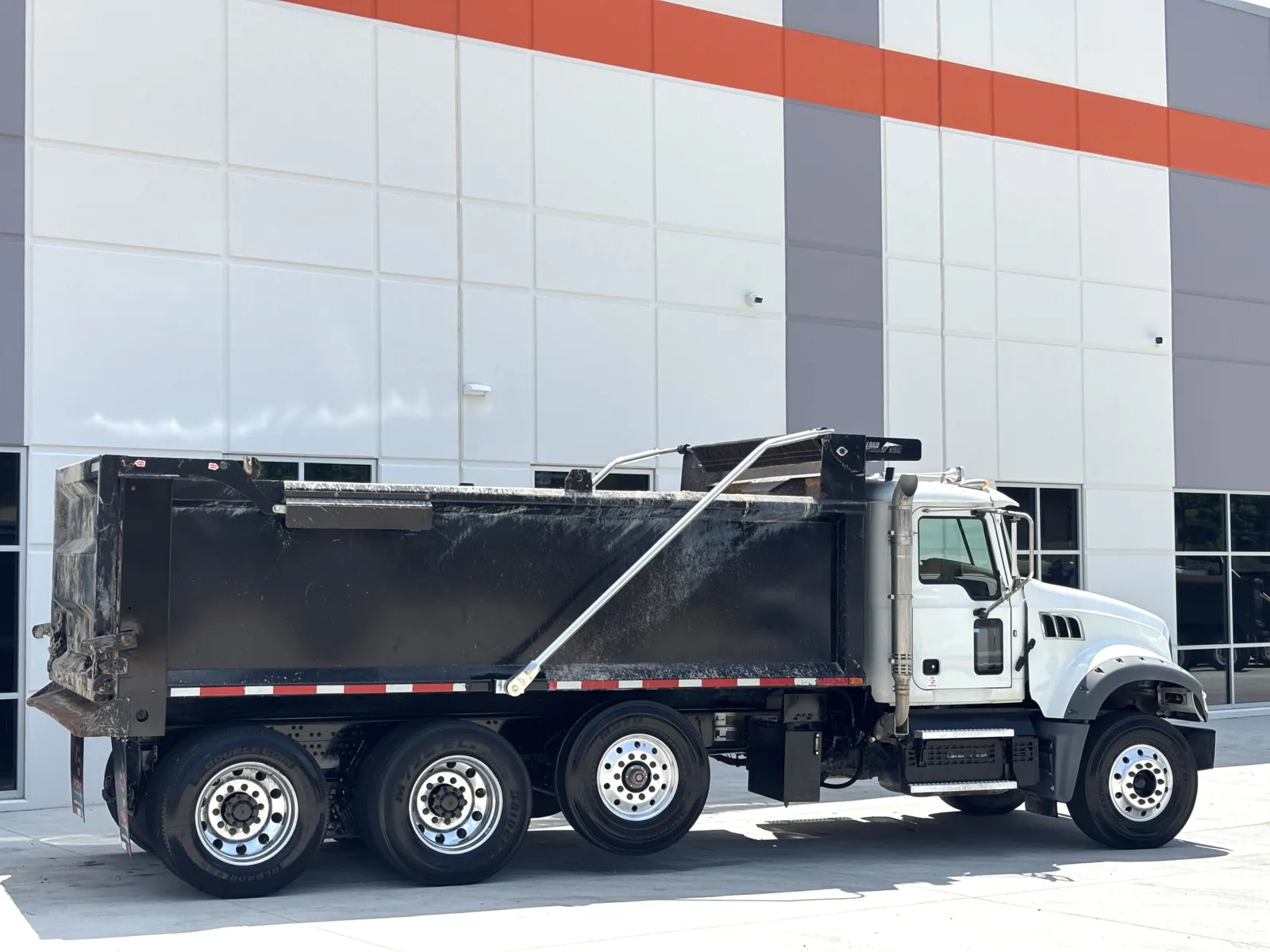 2023 Mack Granite — photo 6