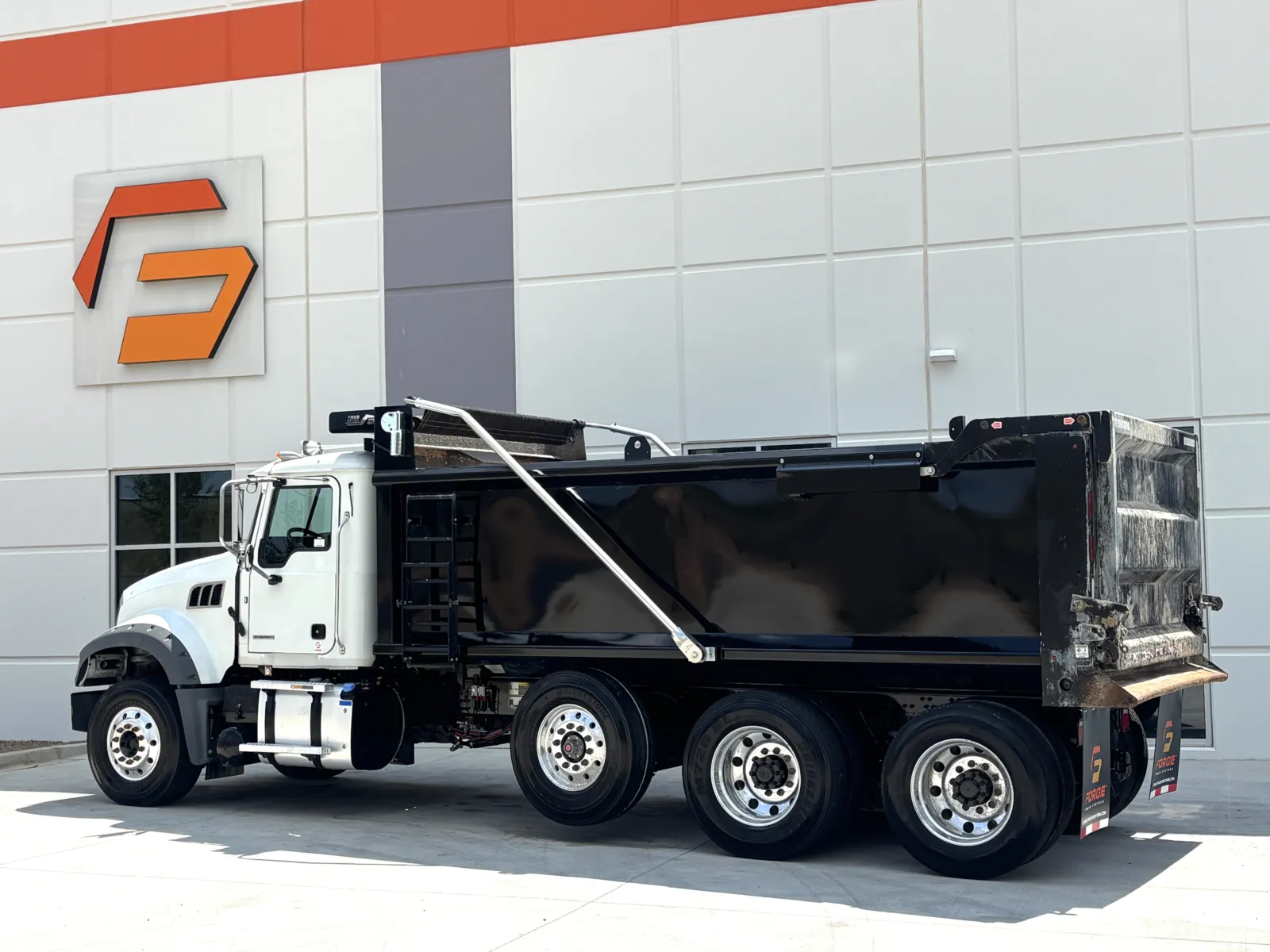 2023 Mack Granite — photo 7