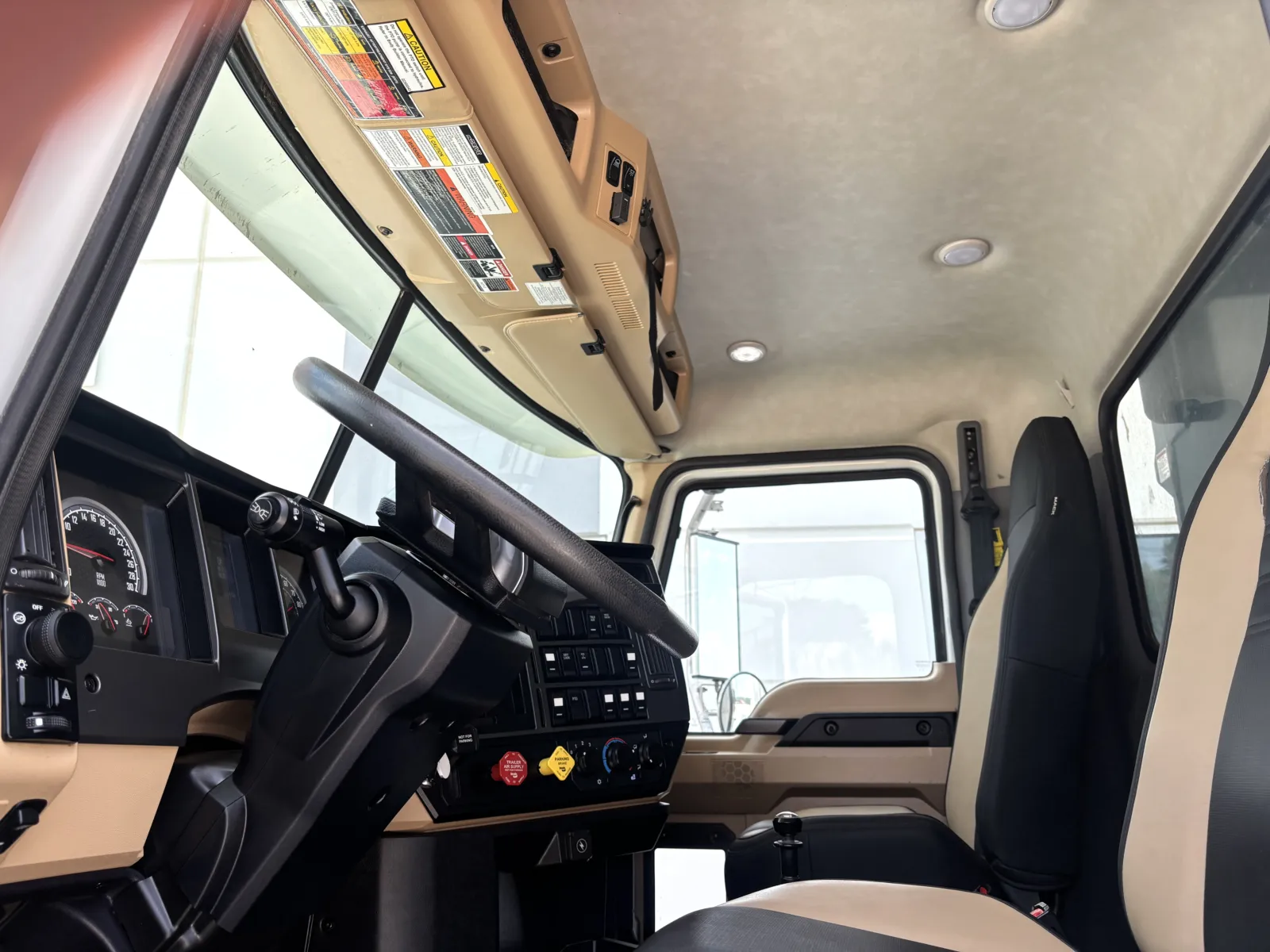 2023 Mack Granite — photo 14