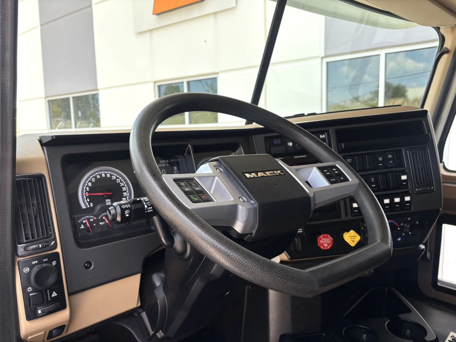 2023 Mack Granite — photo 15