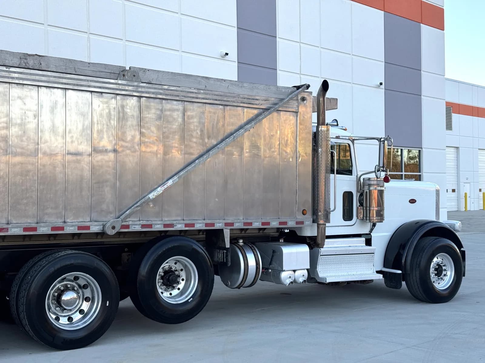 2020 Peterbilt 389 — photo 8