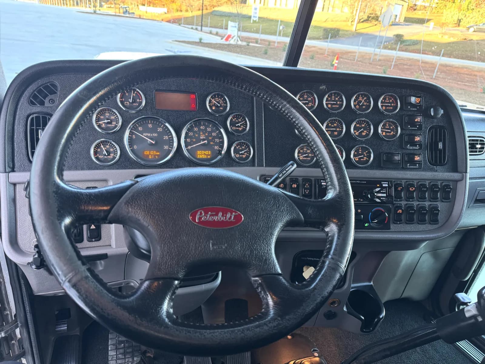 2020 Peterbilt 389 — photo 17