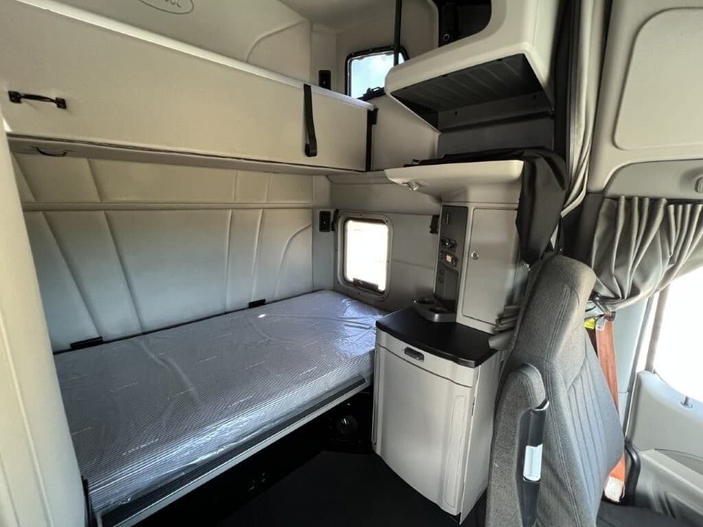 2021 Peterbilt 579 — photo 11