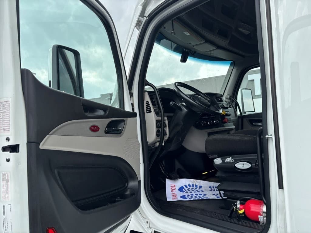 2025 Peterbilt 579 — photo 12