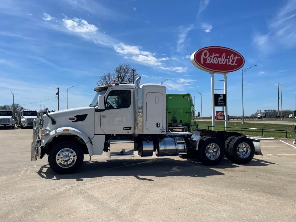 2022 Peterbilt 567 — photo 2