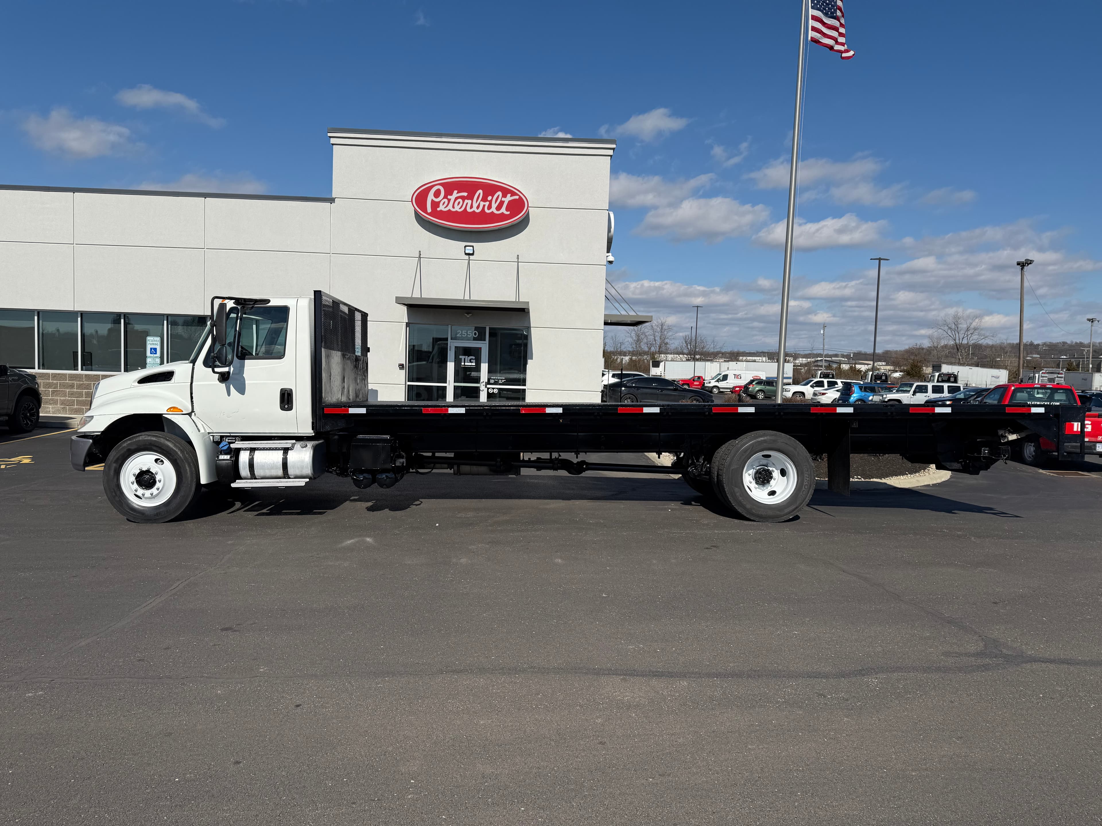2016 International 4300 — photo 2
