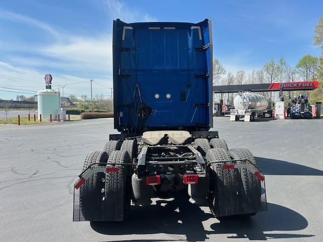 2021 International LT — photo 5