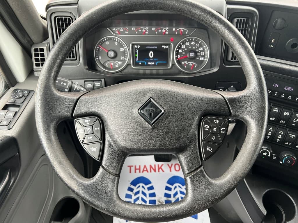 2022 International LT — photo 11