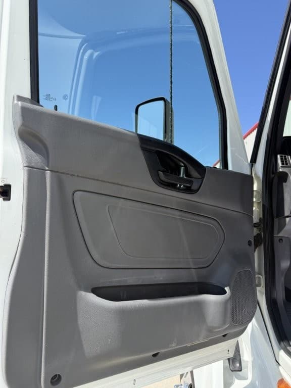 2021 International LT — photo 11