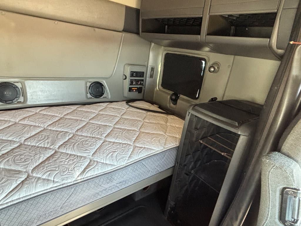 2015 International LT — photo 15