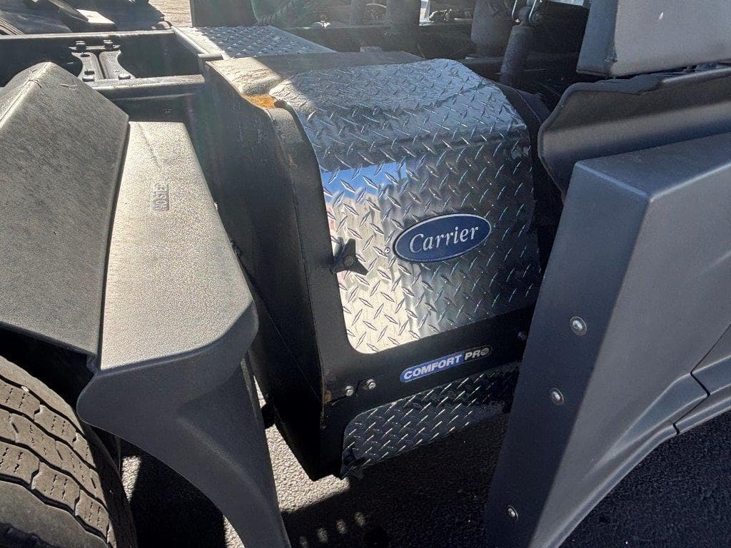 2023 Freightliner Cascadia — photo 9