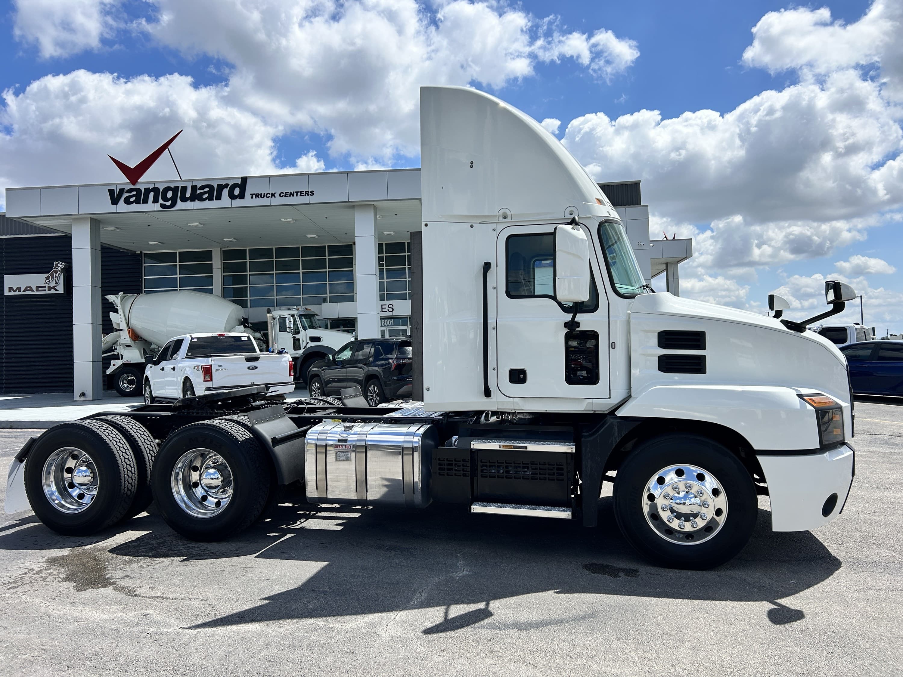 2020 Mack Anthem — photo 3