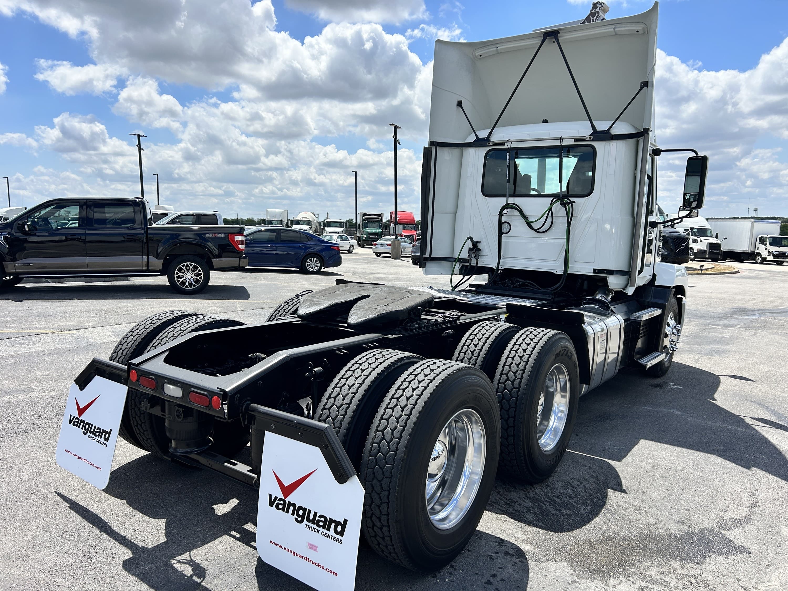 2020 Mack Anthem — photo 4