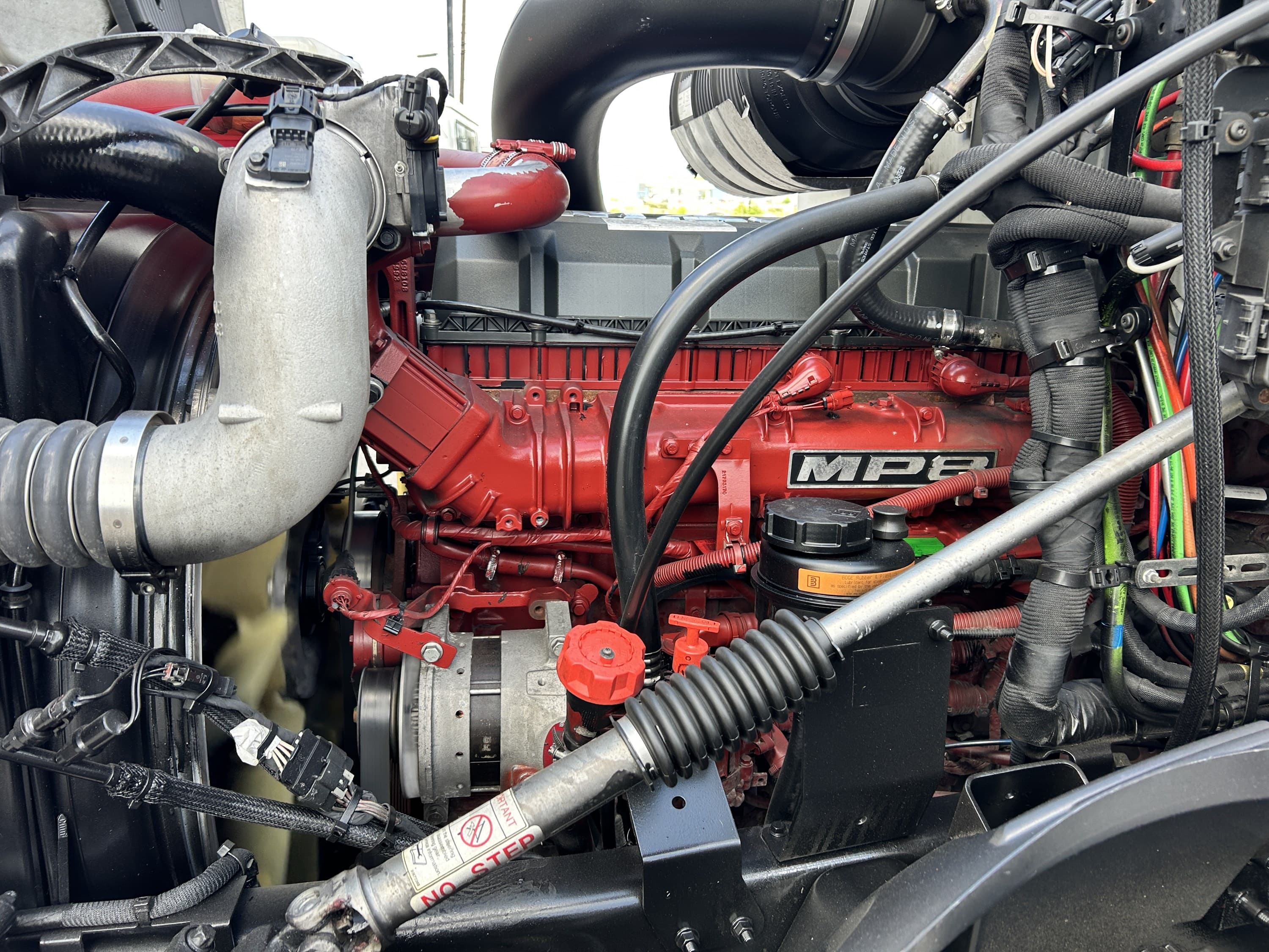 2020 Mack Anthem — photo 17