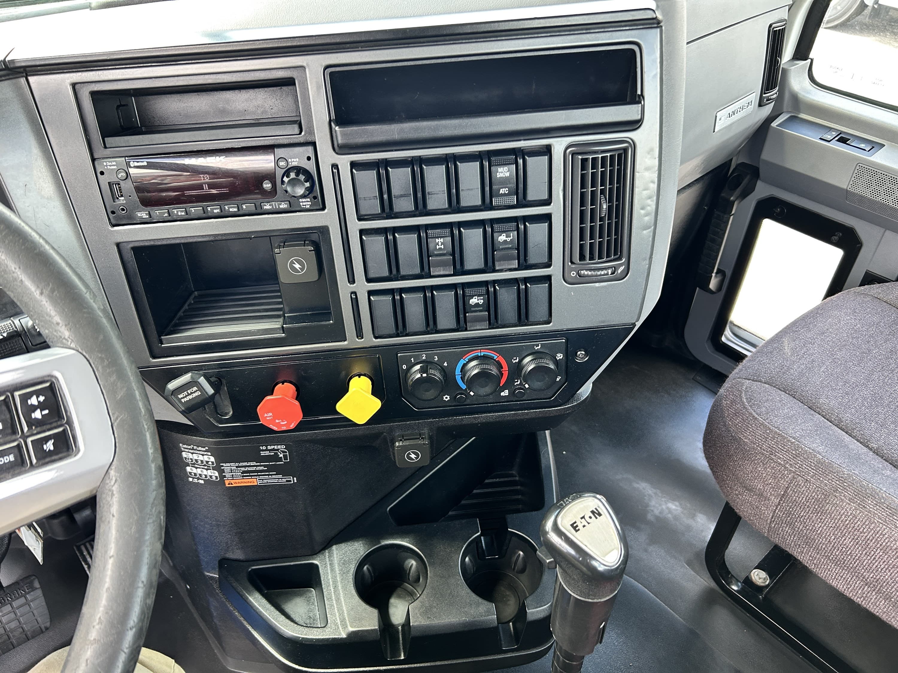 2020 Mack Anthem — photo 24