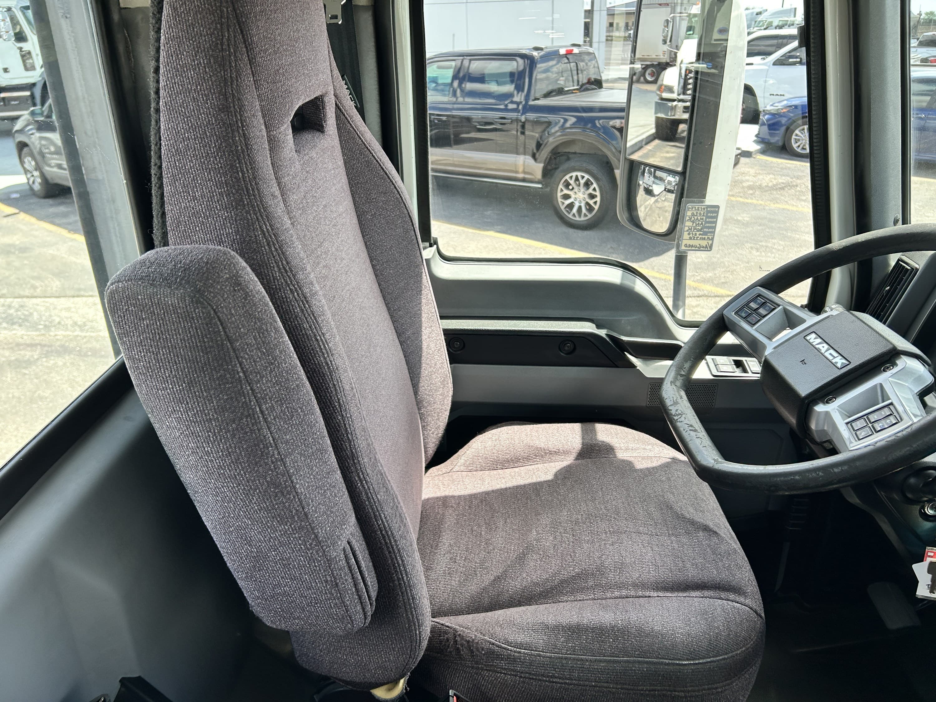 2020 Mack Anthem — photo 29