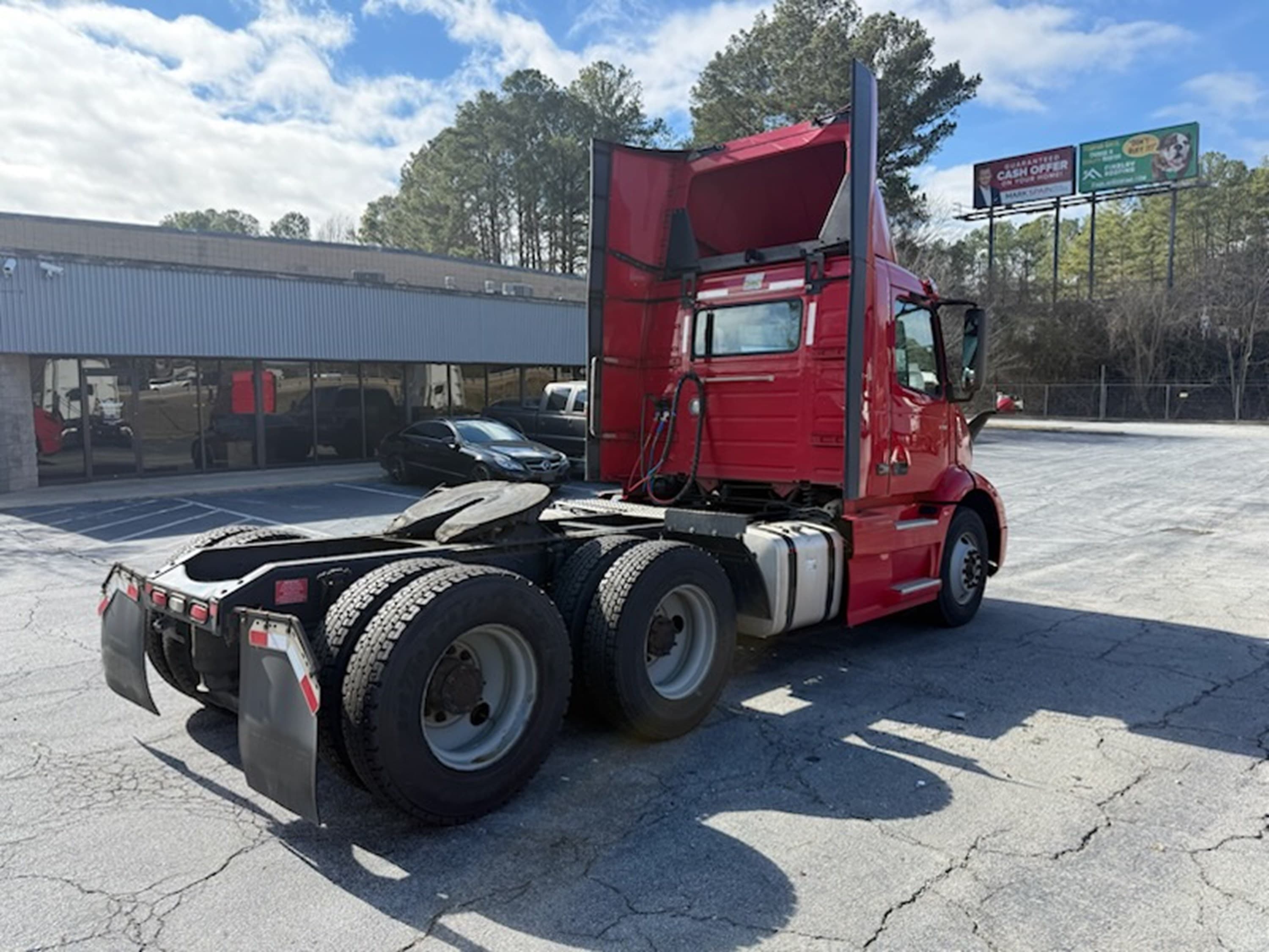 2021 Volvo VNR 640 — photo 5