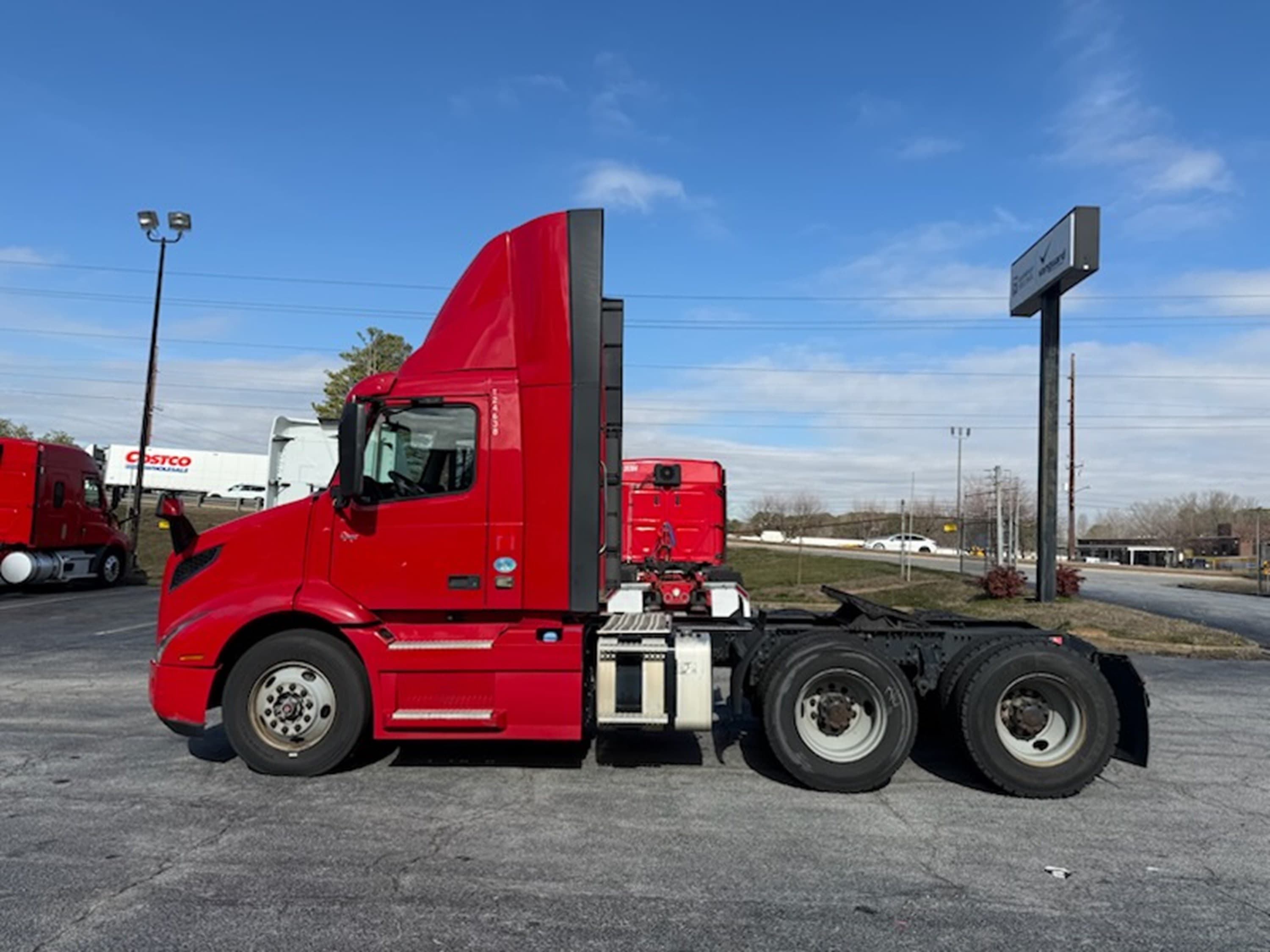 2021 Volvo VNR 640 — photo 8