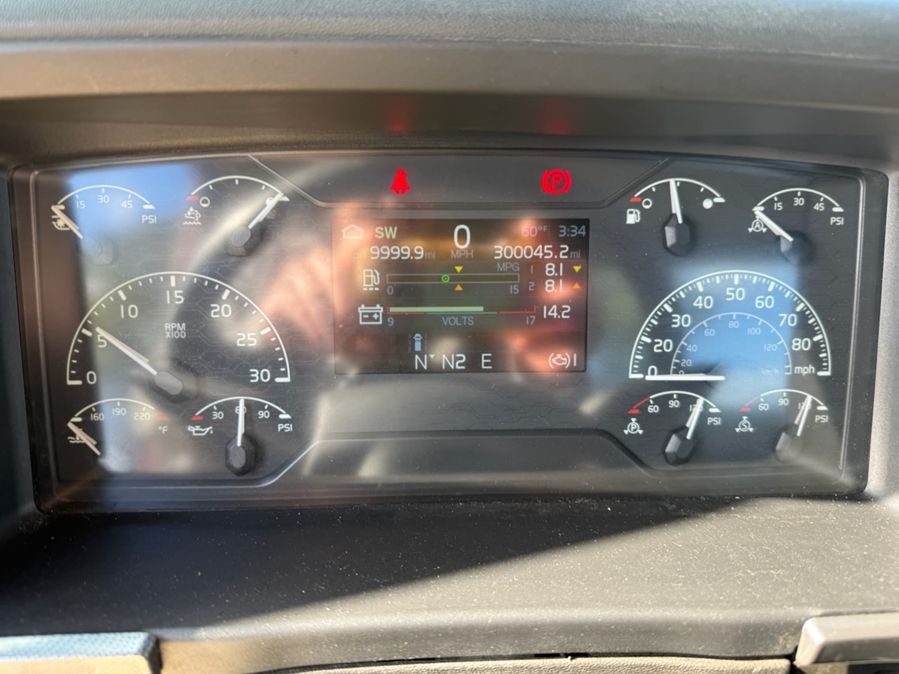 2021 Volvo VNR 640 — photo 11