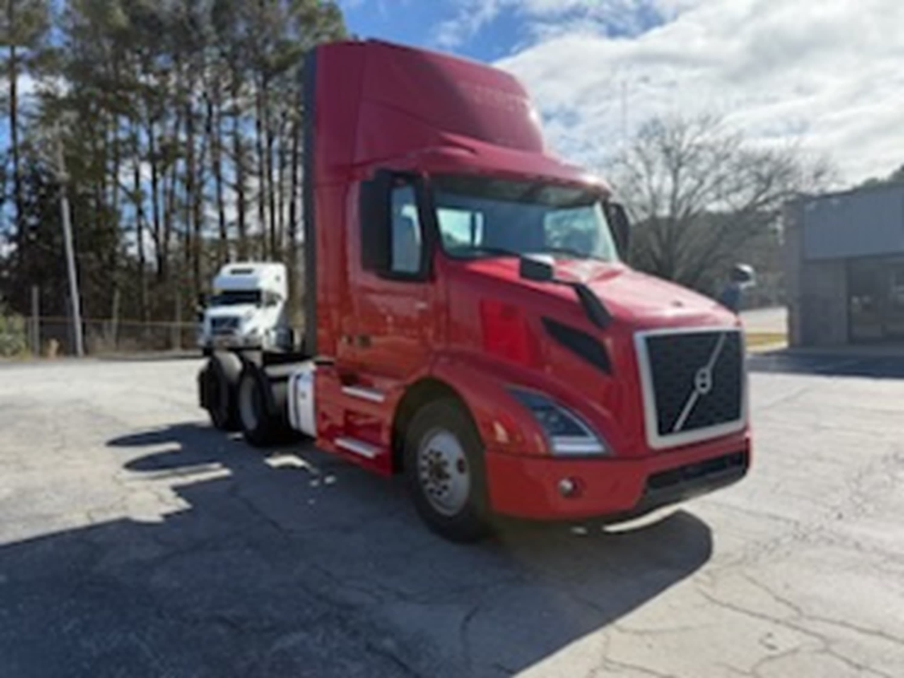 2021 Volvo VNR 640 — photo 3