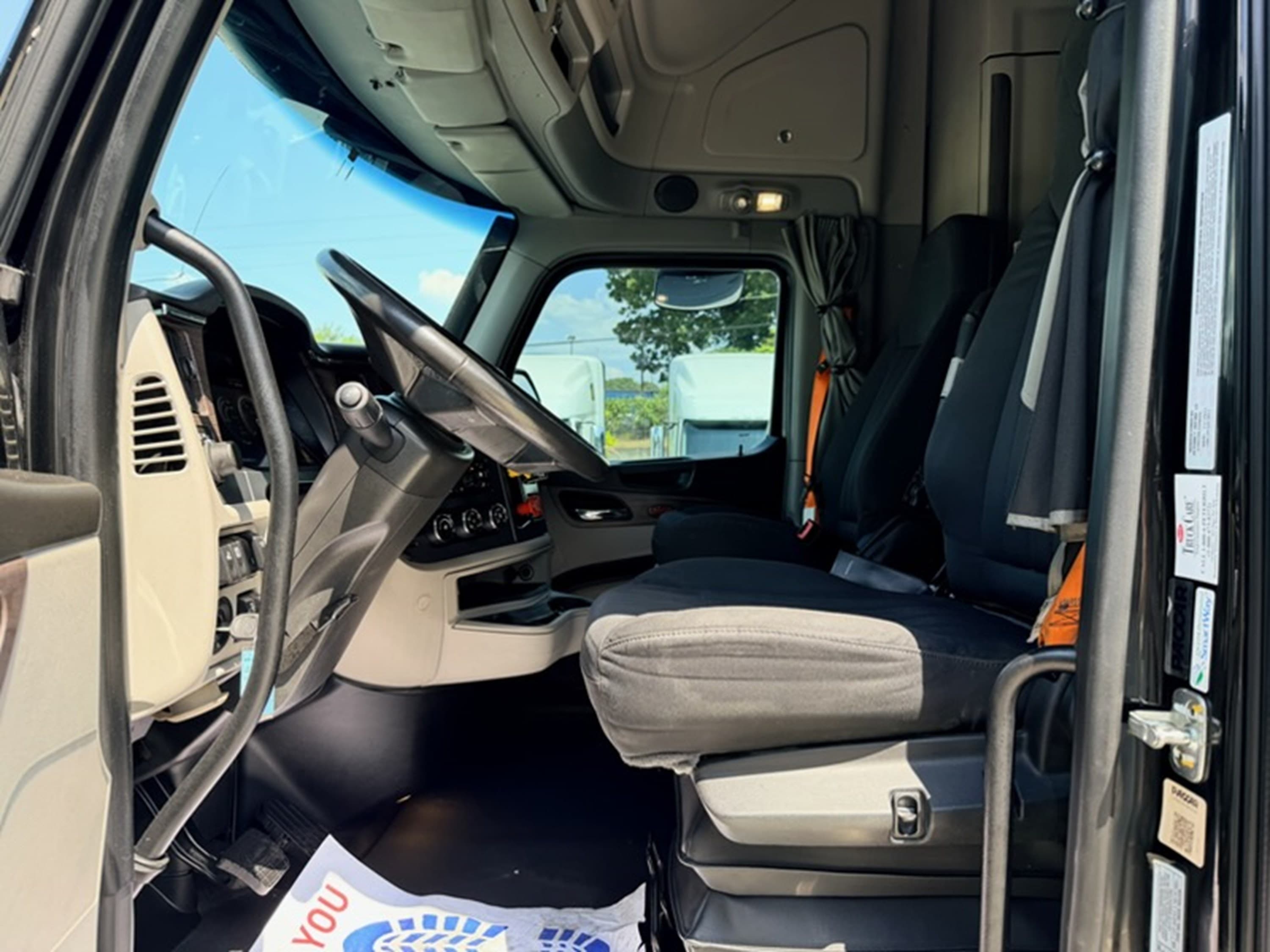 2022 Peterbilt 579 — photo 7