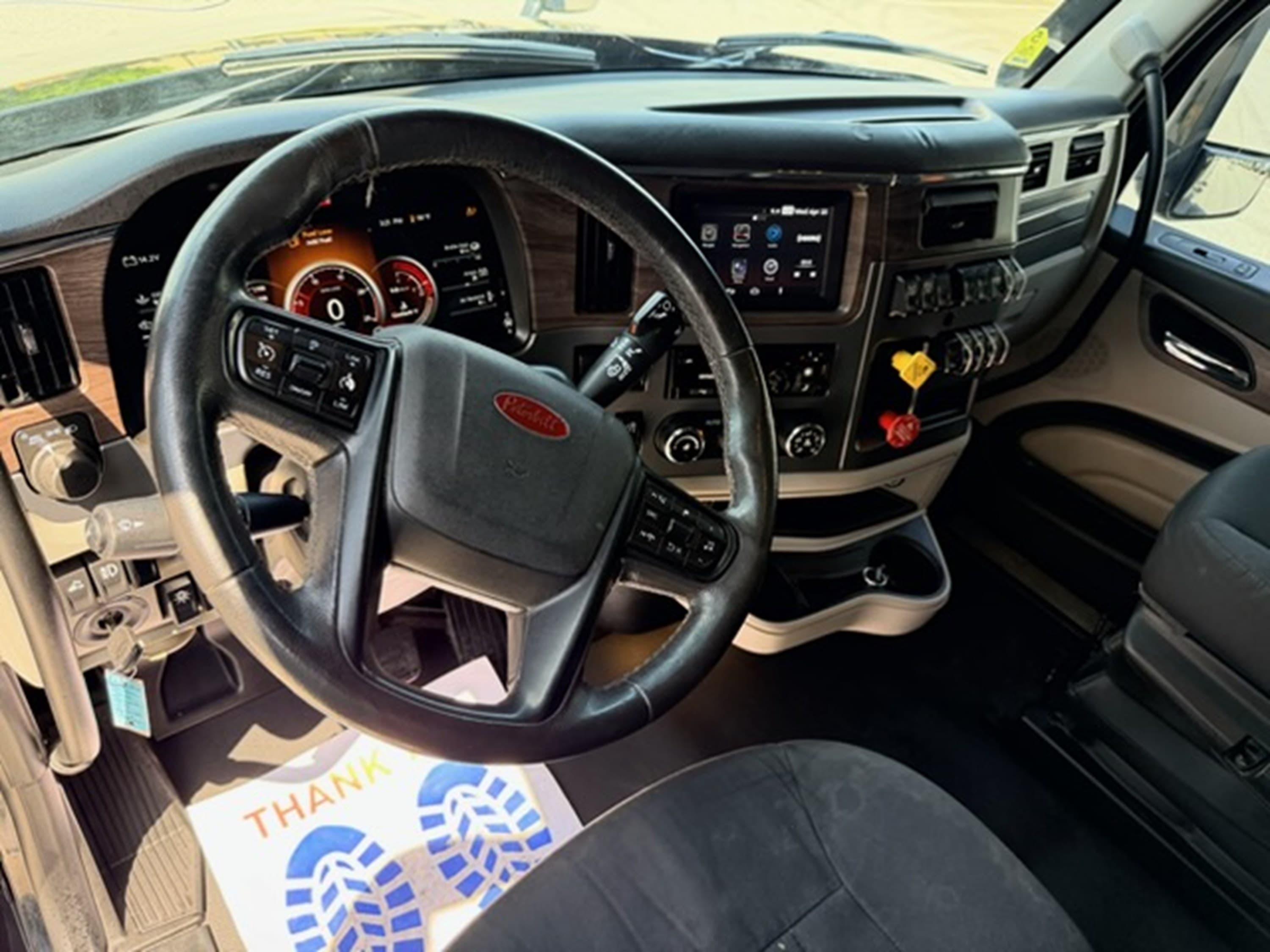 2022 Peterbilt 579 — photo 8