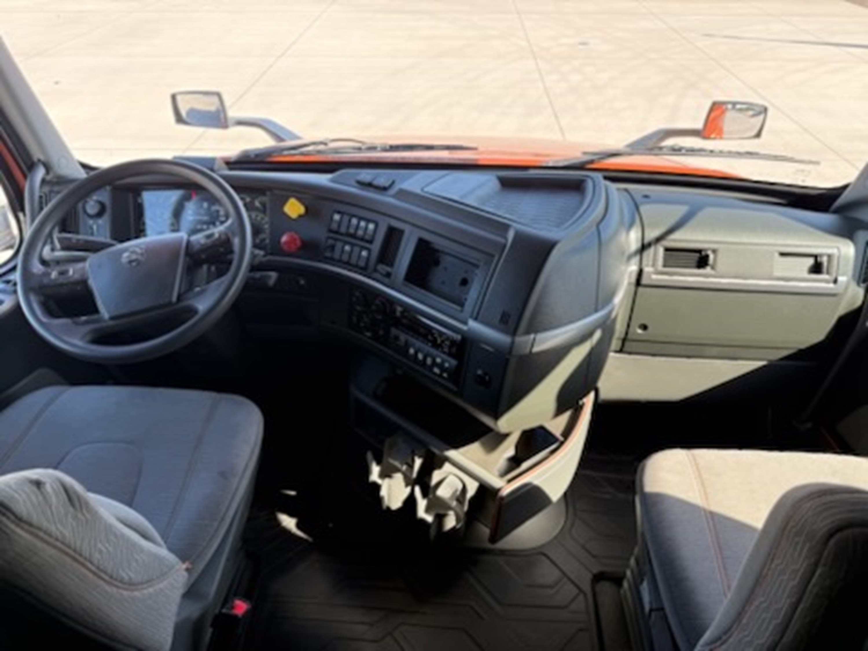 2021 Volvo VNL 760 — photo 8