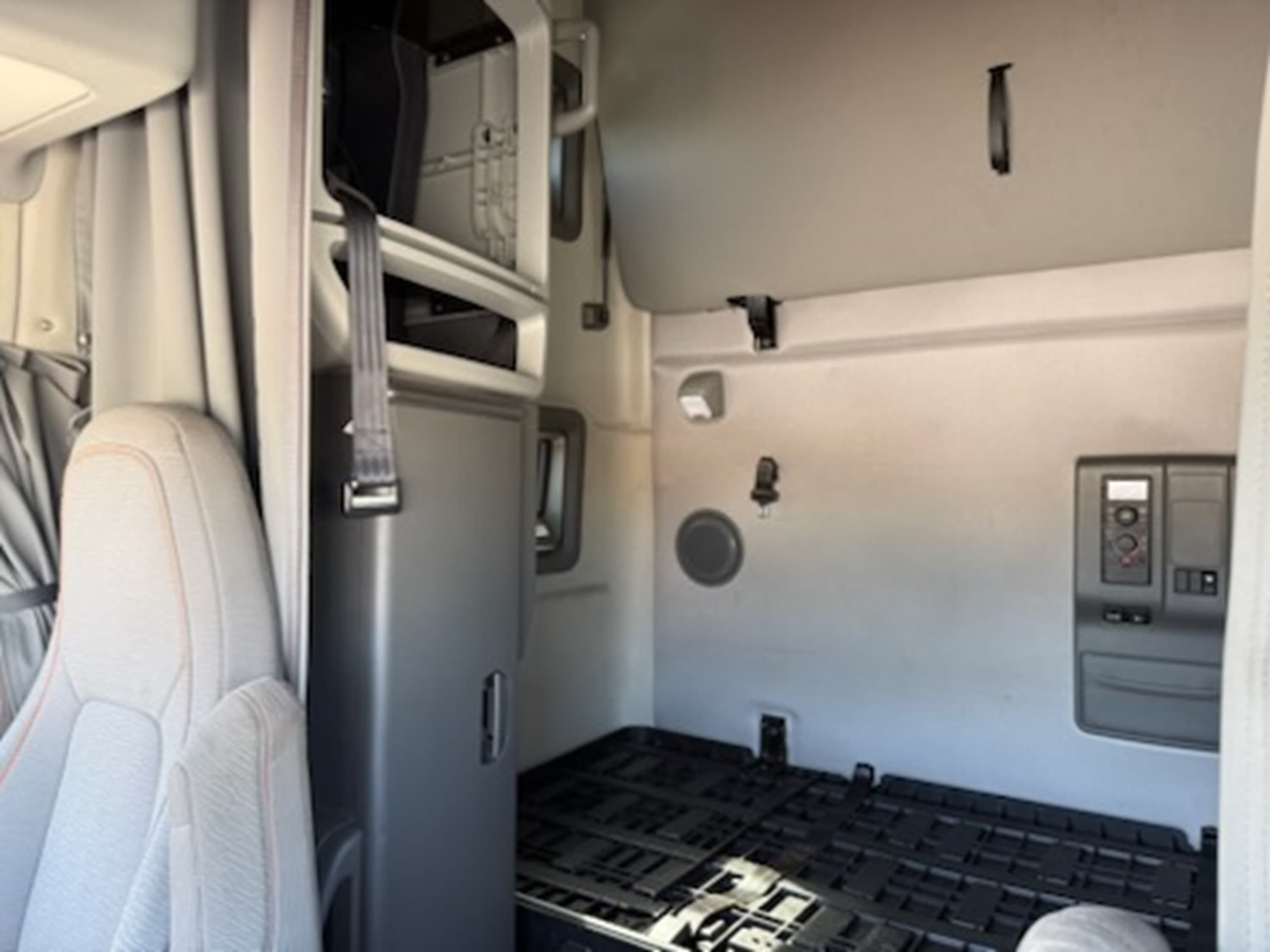 2021 Volvo VNL 760 — photo 9