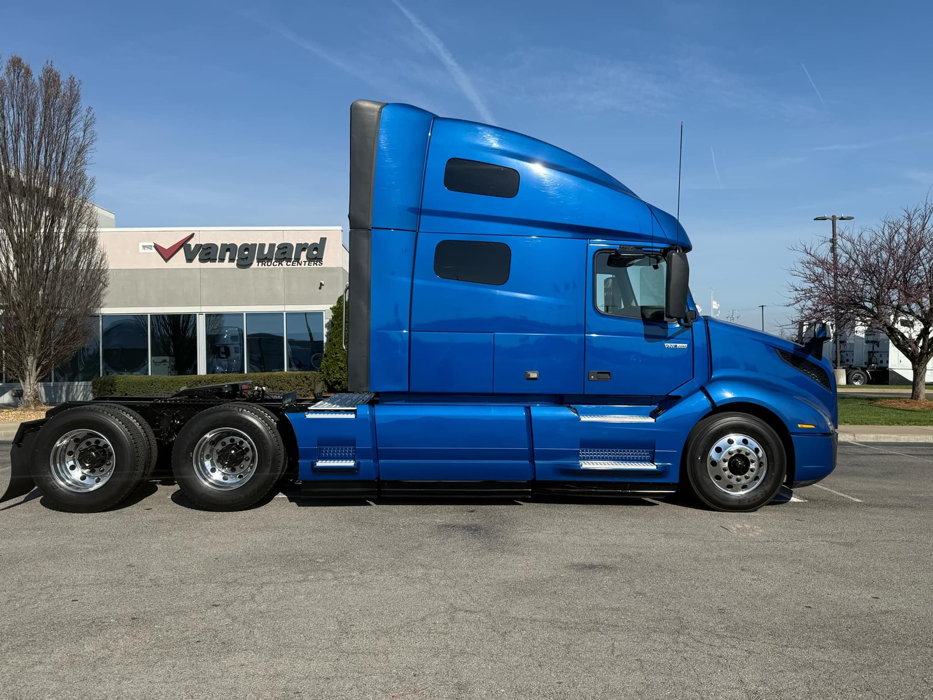 2021 Volvo VNL 760 — photo 2