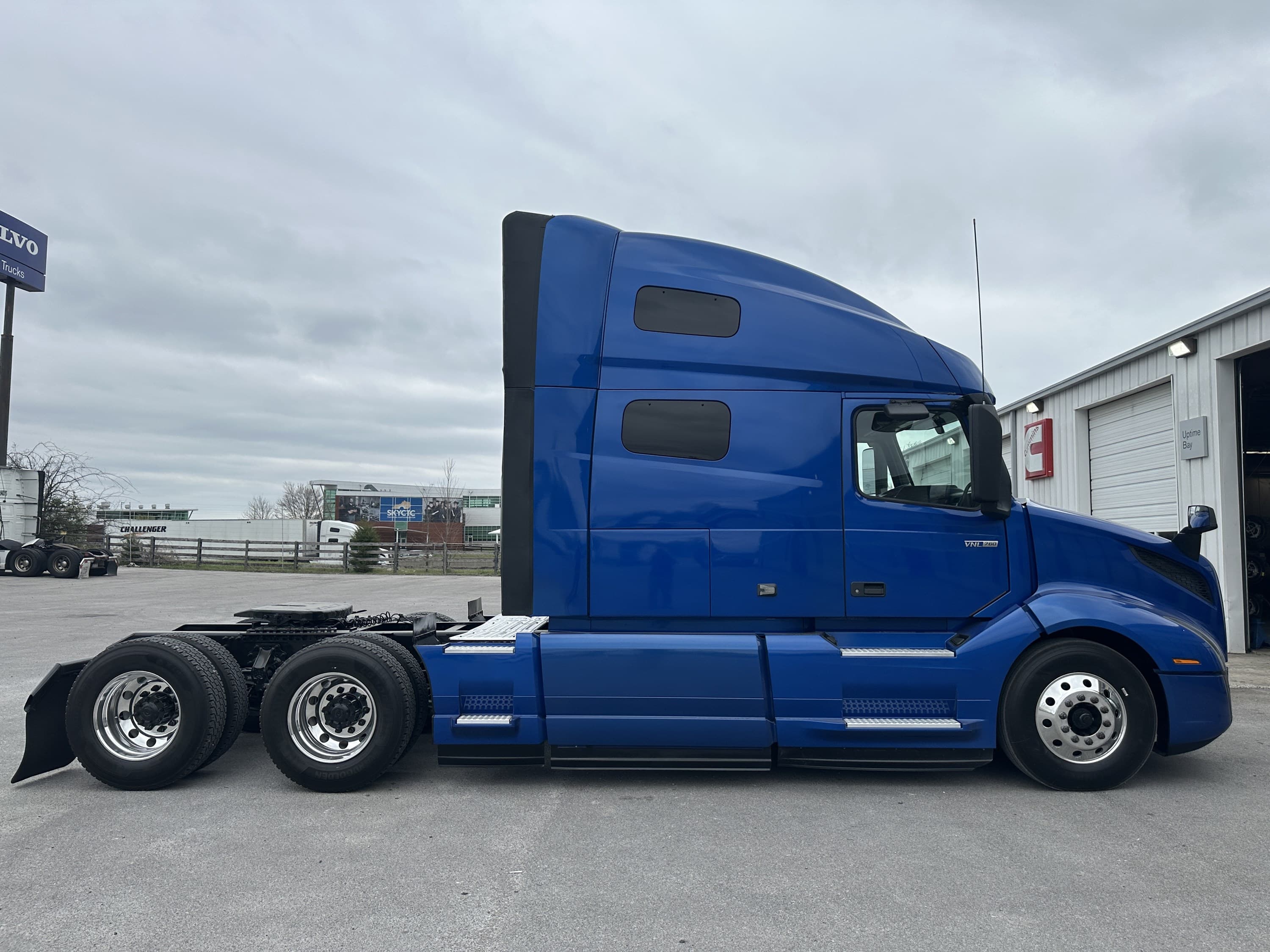 2021 Volvo VNL 760 — photo 2