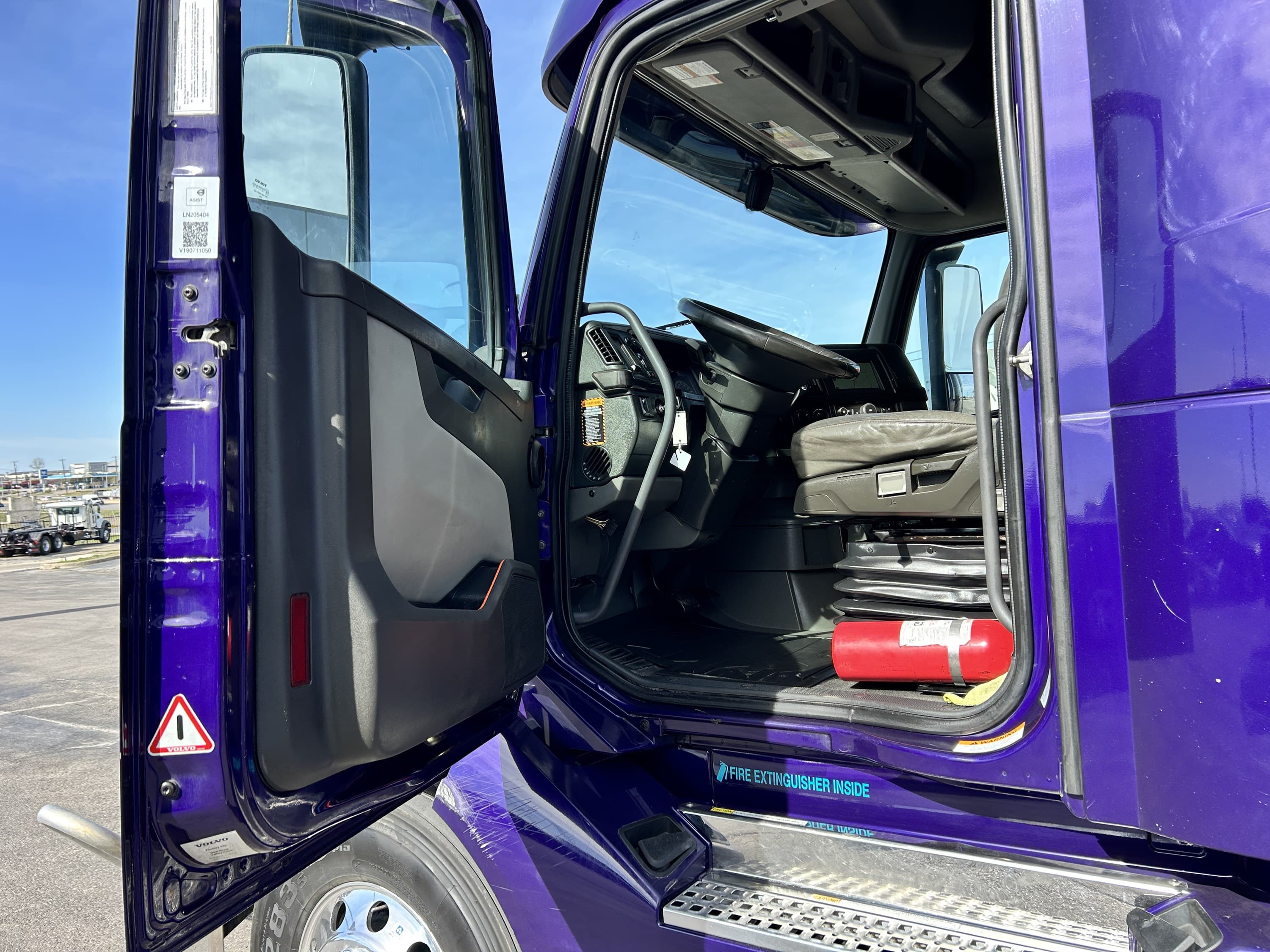 2020 Volvo VNL 860 — photo 17