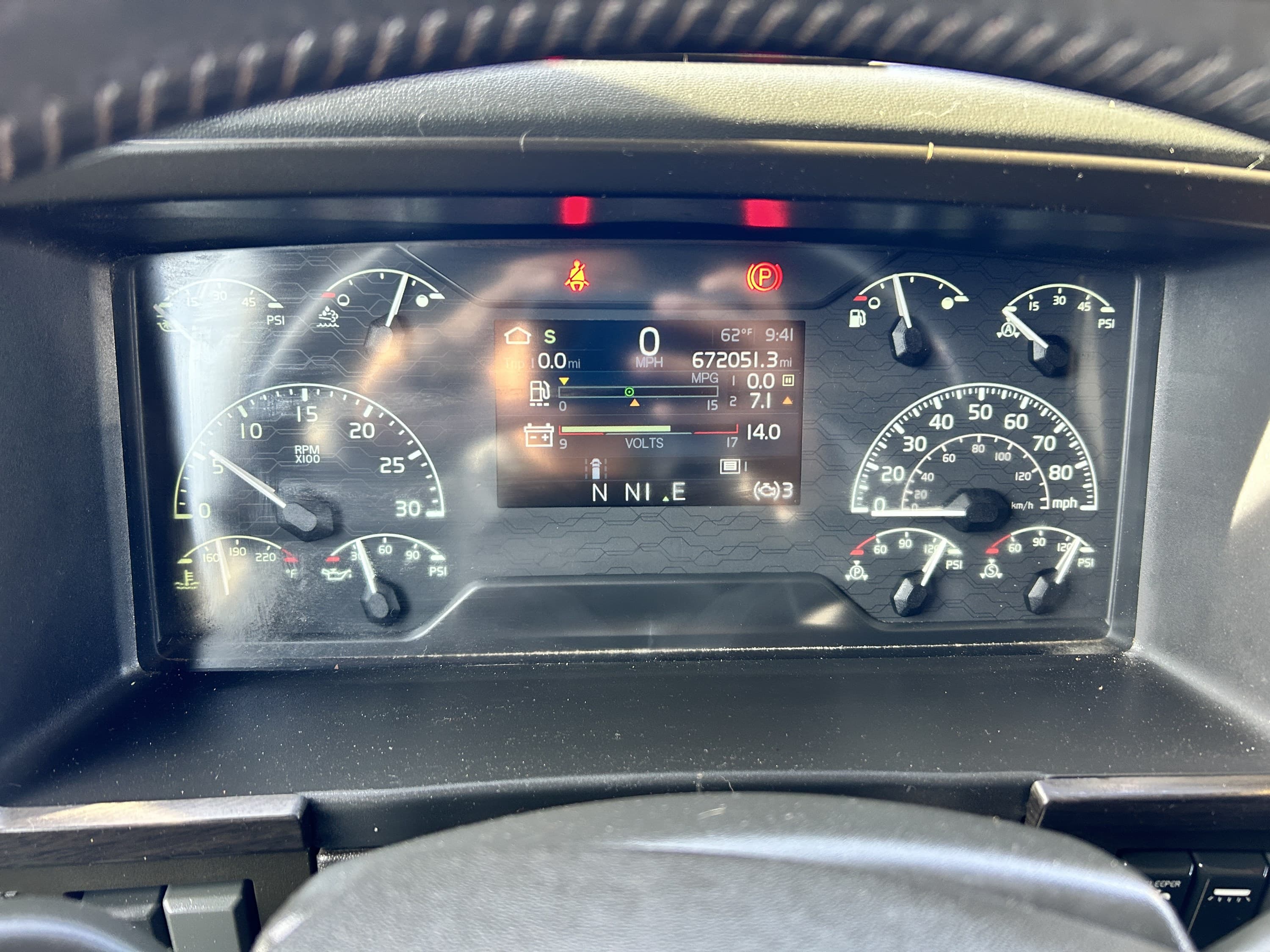 2020 Volvo VNL 860 — photo 22