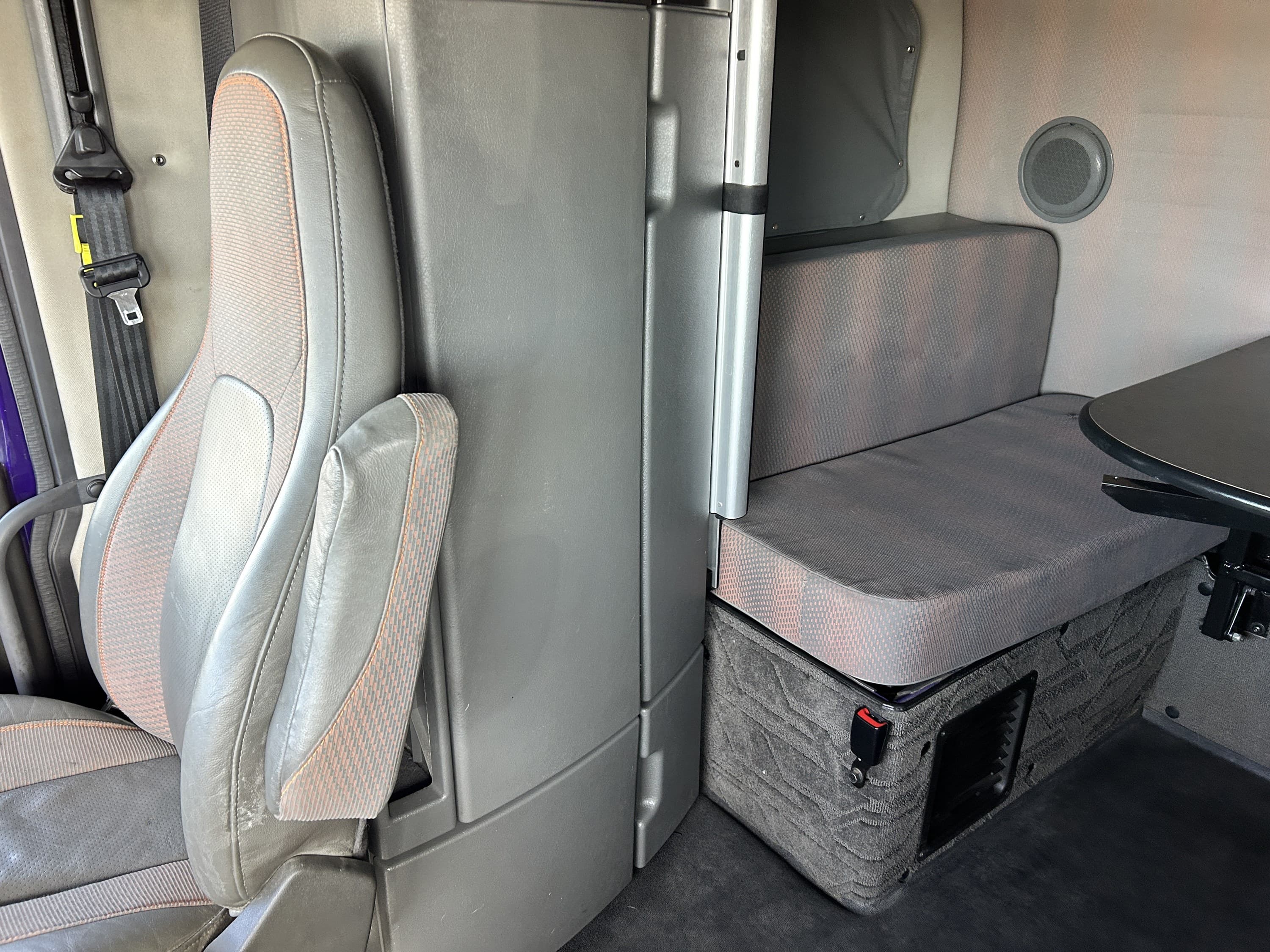 2020 Volvo VNL 860 — photo 30