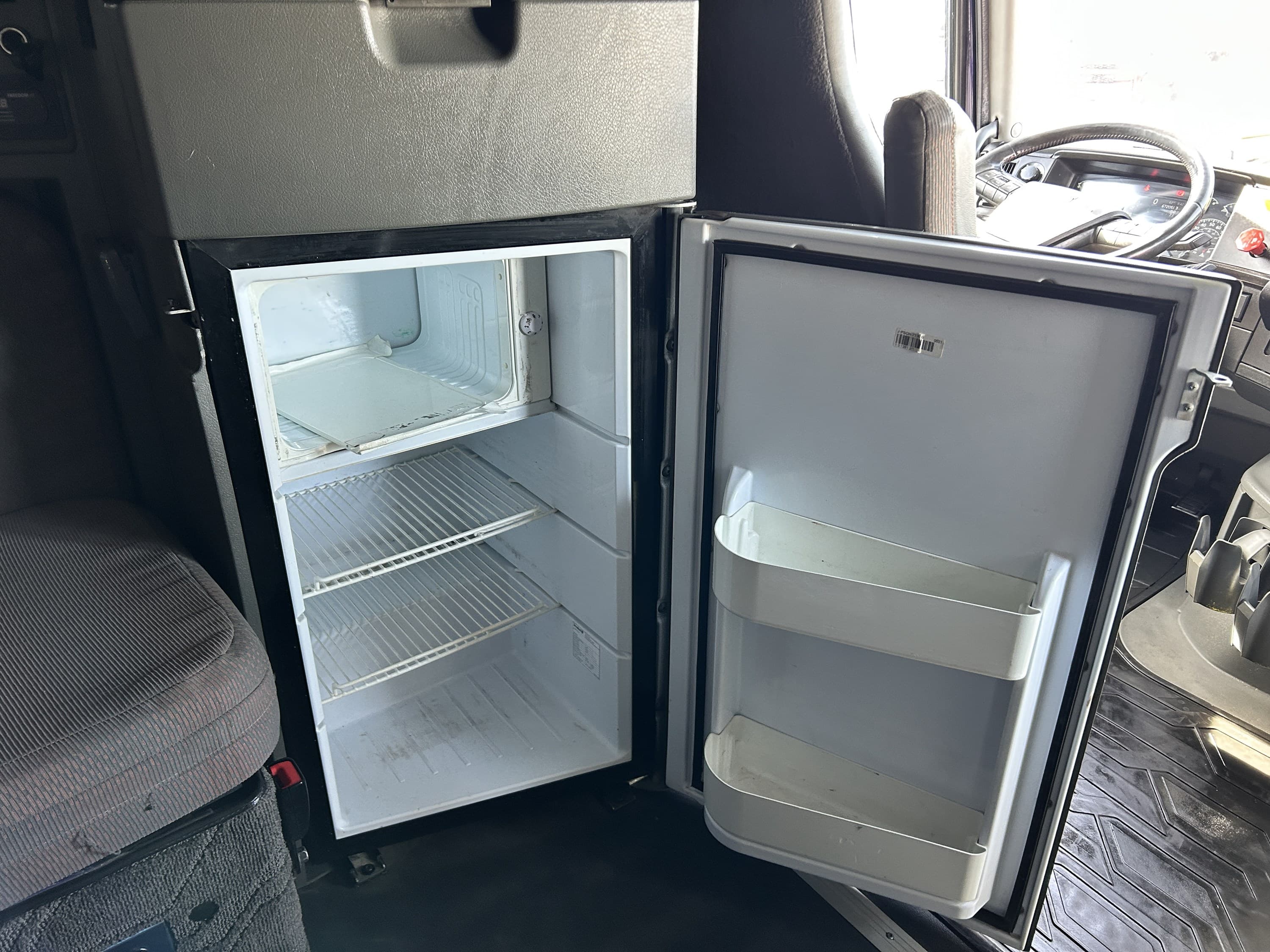 2020 Volvo VNL 860 — photo 32