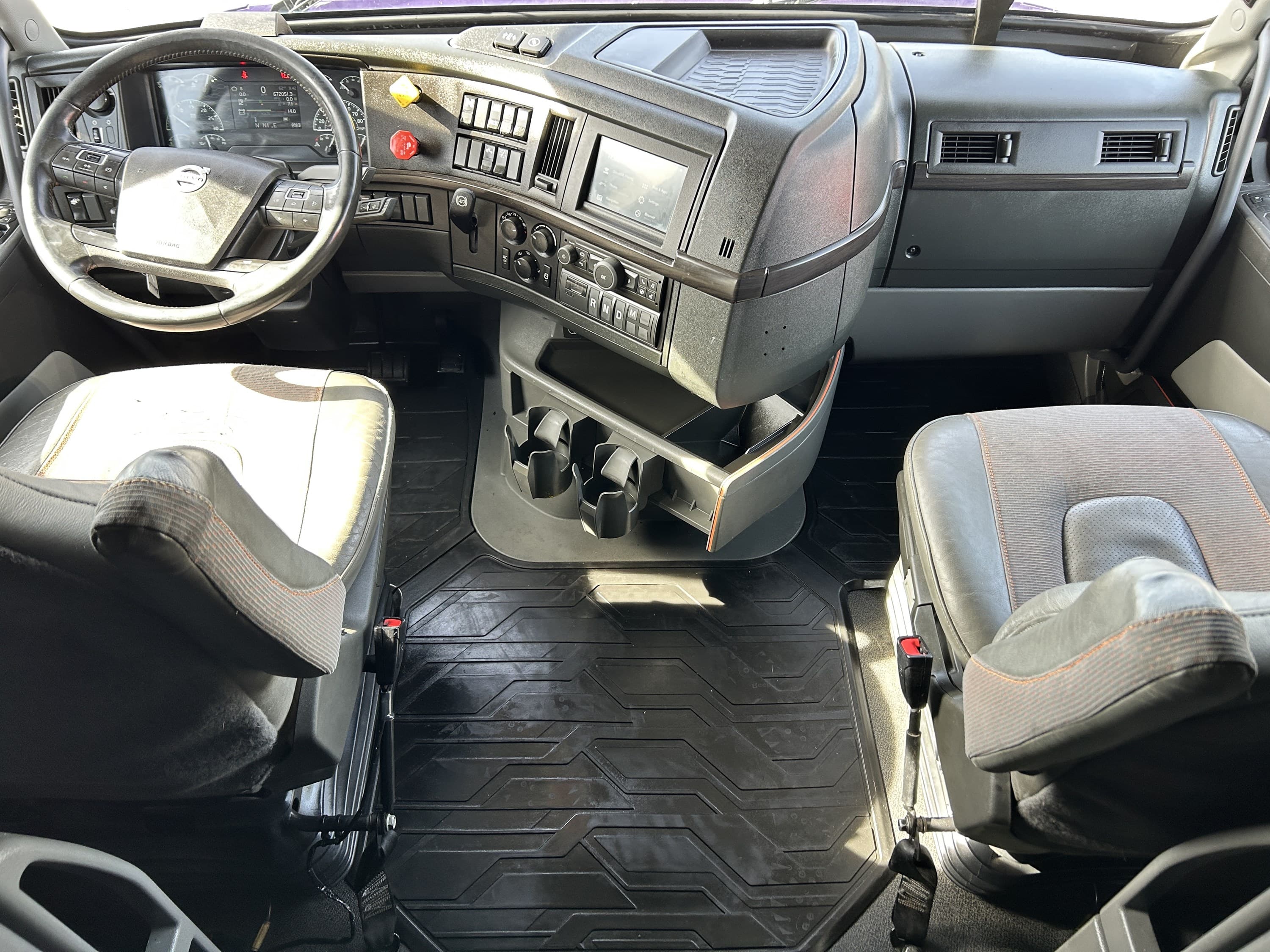 2020 Volvo VNL 860 — photo 34