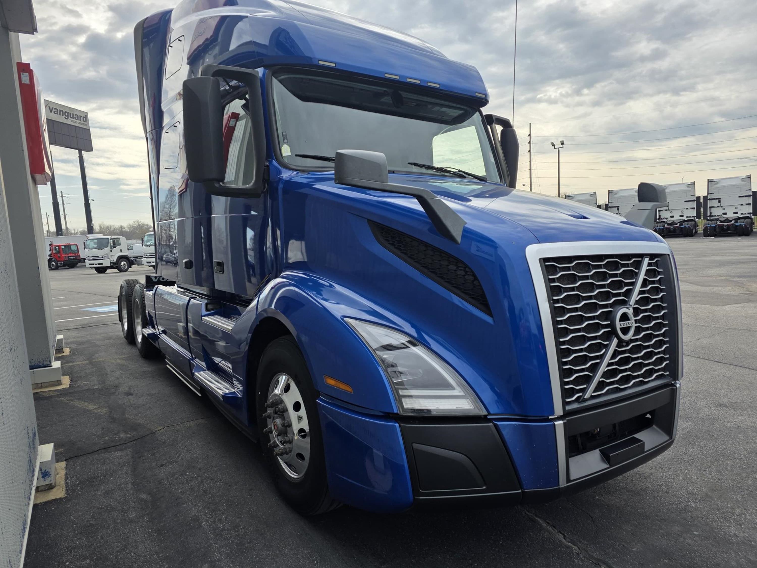 2021 Volvo VNL 760 — photo 2