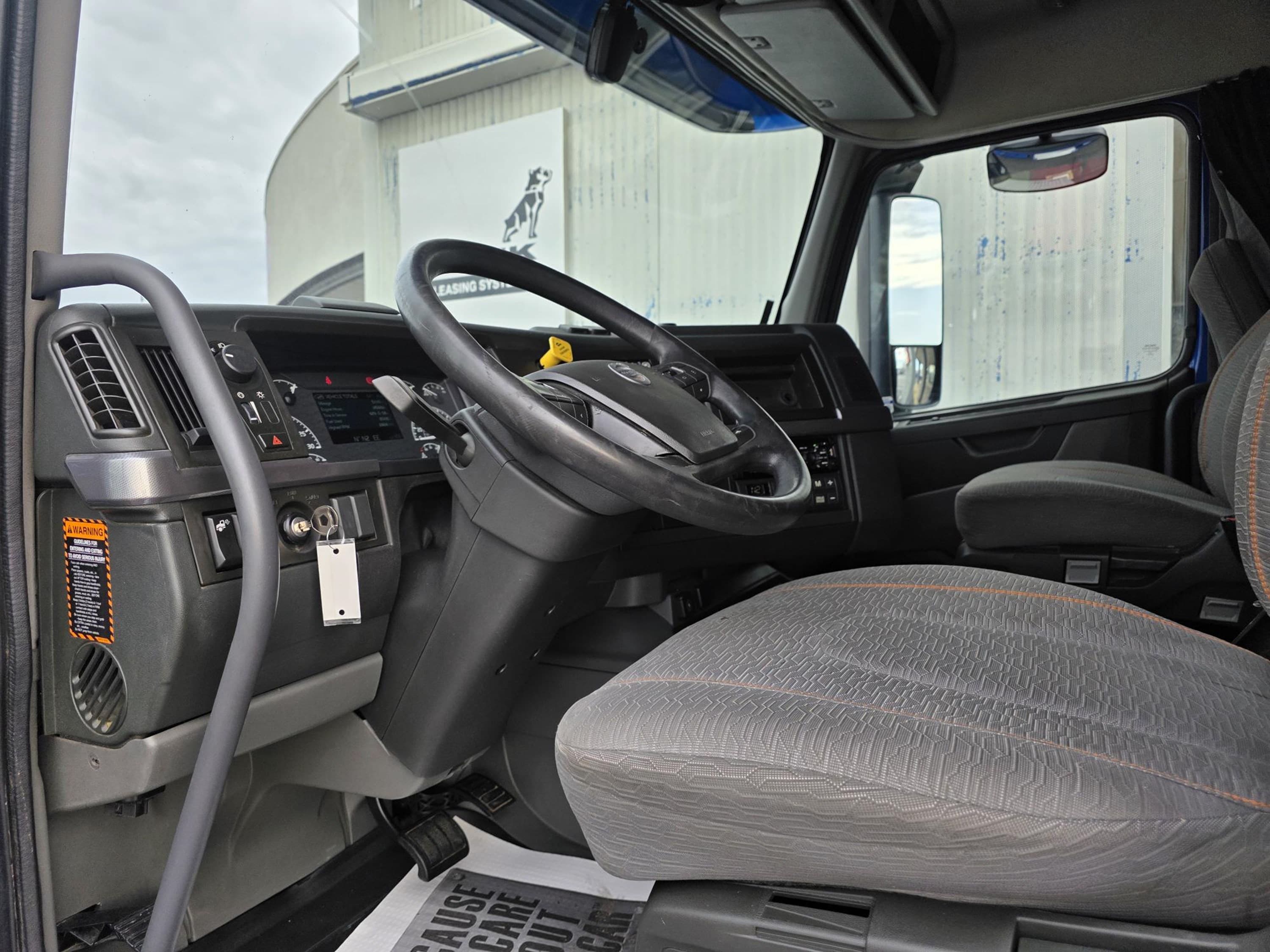 2021 Volvo VNL 760 — photo 5