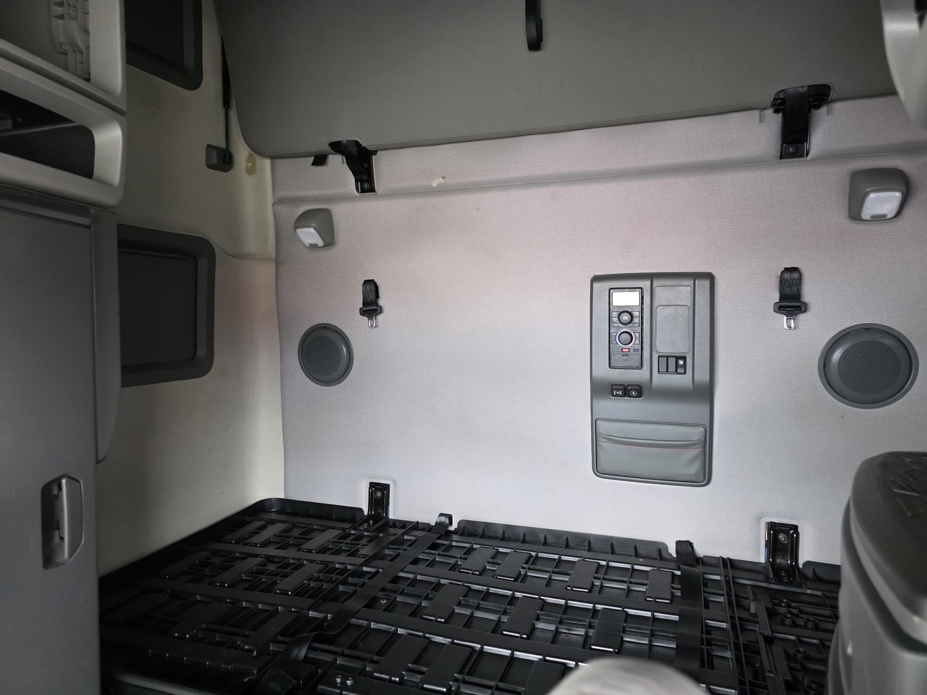 2021 Volvo VNL 760 — photo 7