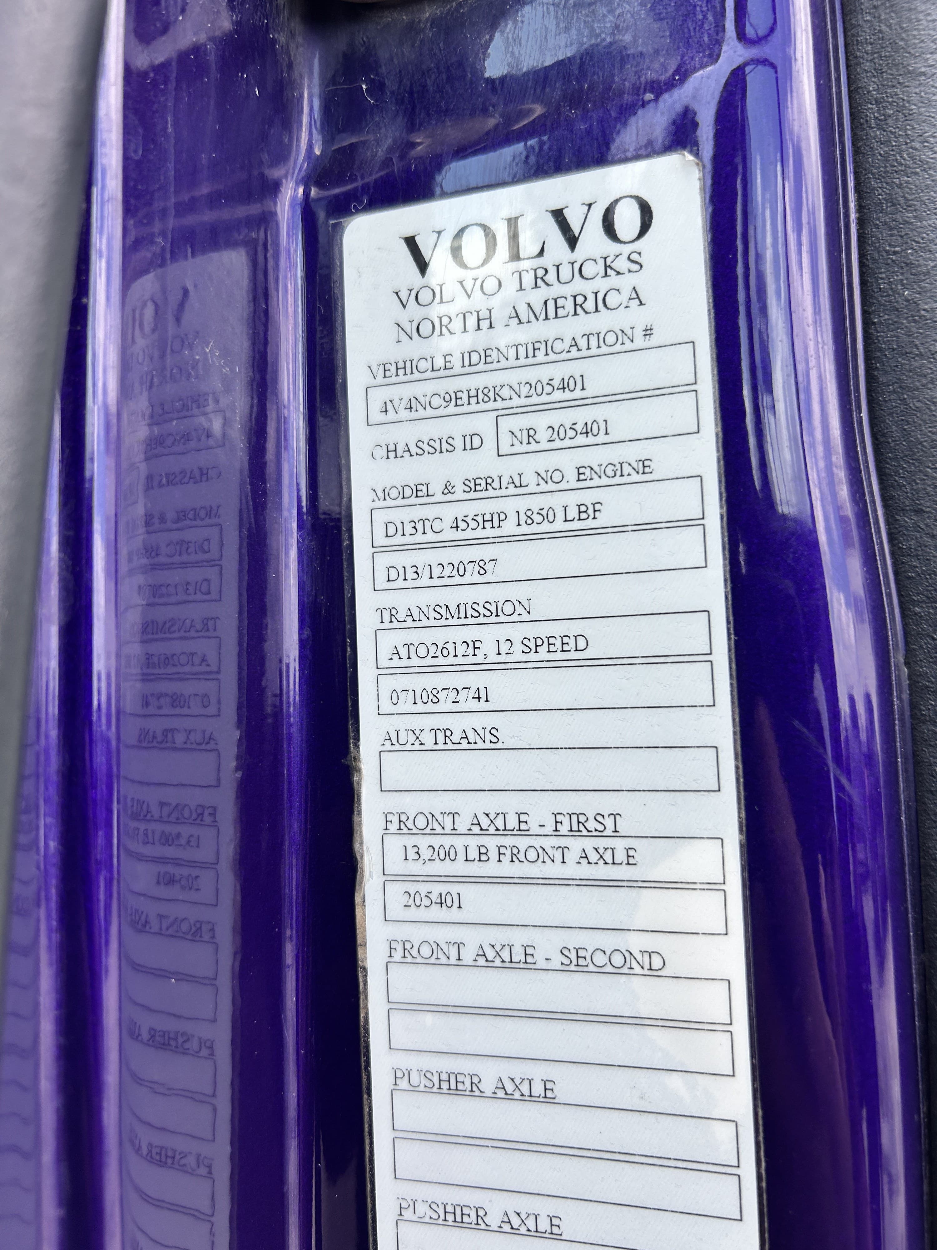 2019 Volvo VNL 860 — photo 21