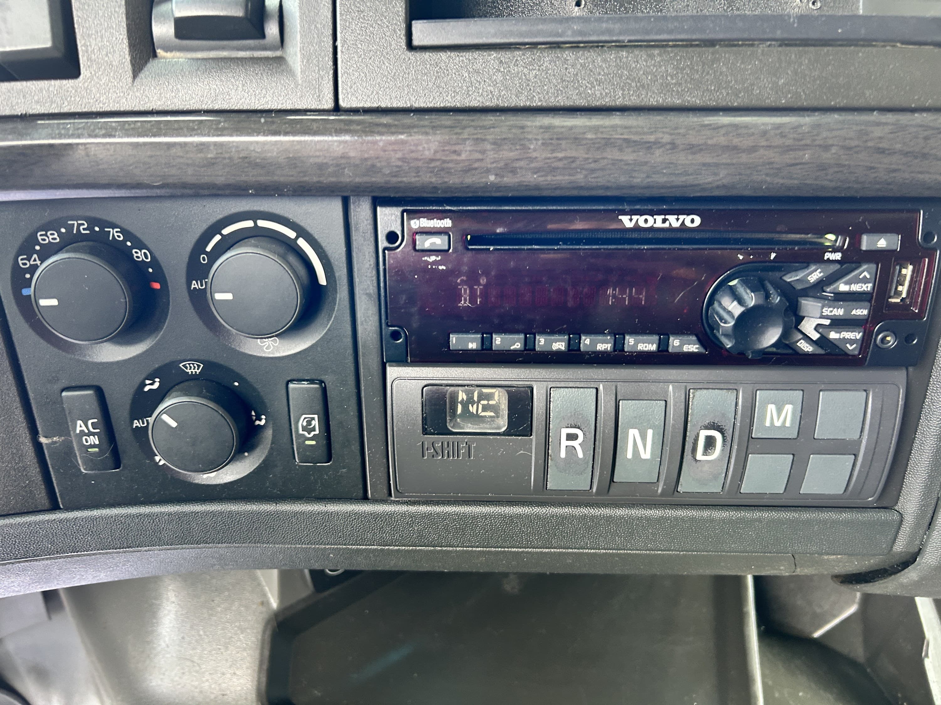 2019 Volvo VNL 860 — photo 28