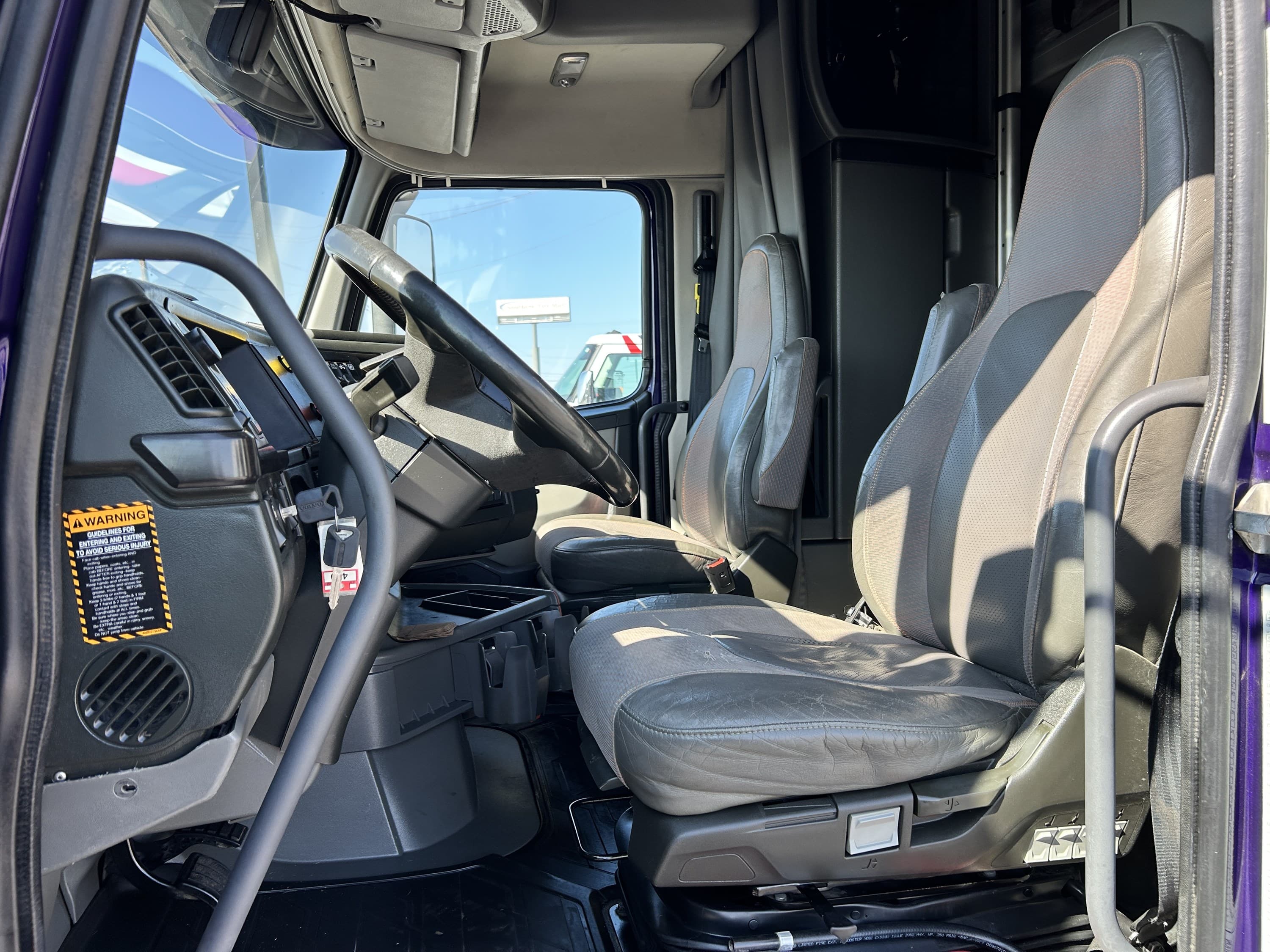 2019 Volvo VNL 860 — photo 26