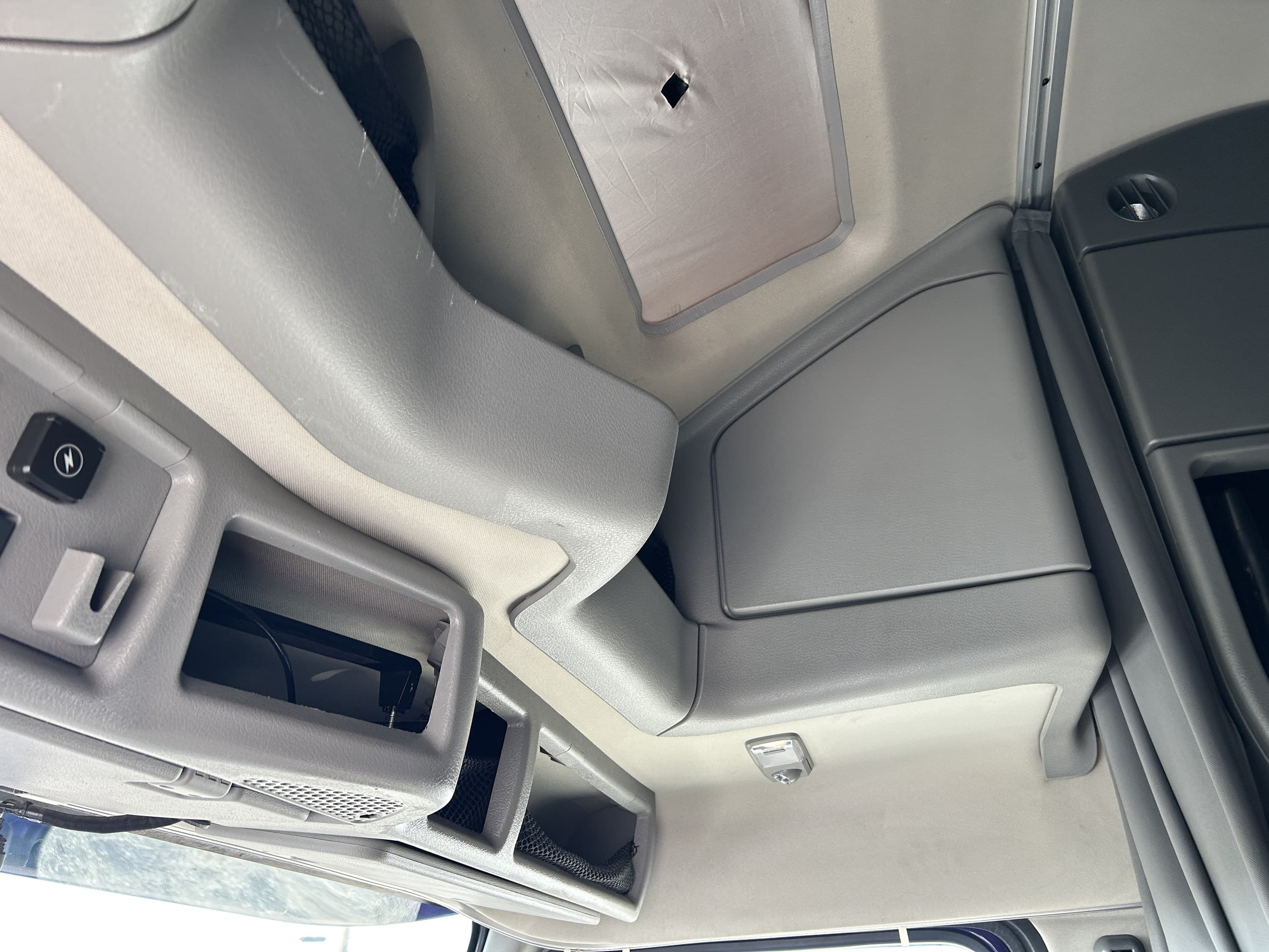 2019 Volvo VNL 860 — photo 32