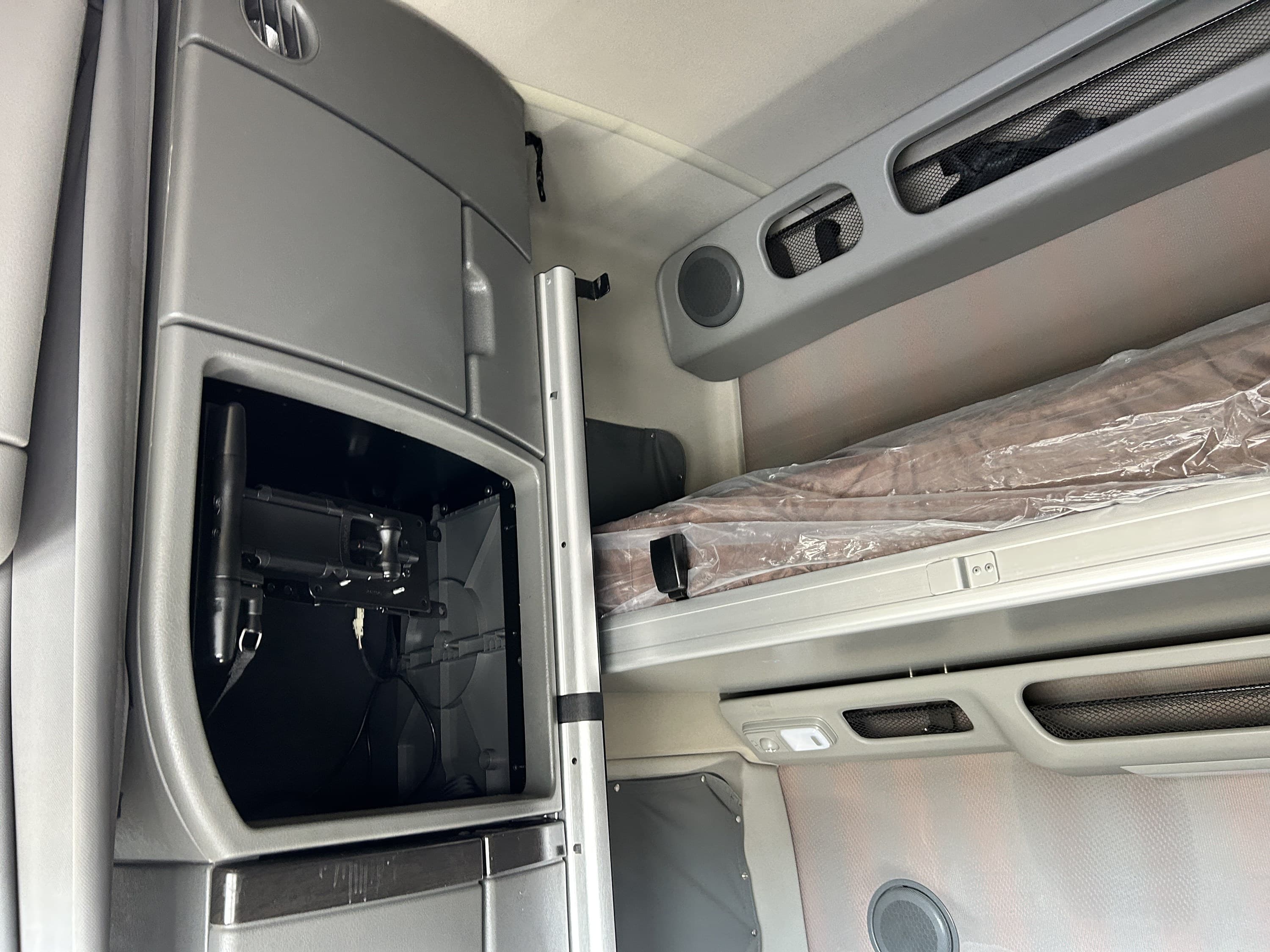 2019 Volvo VNL 860 — photo 33