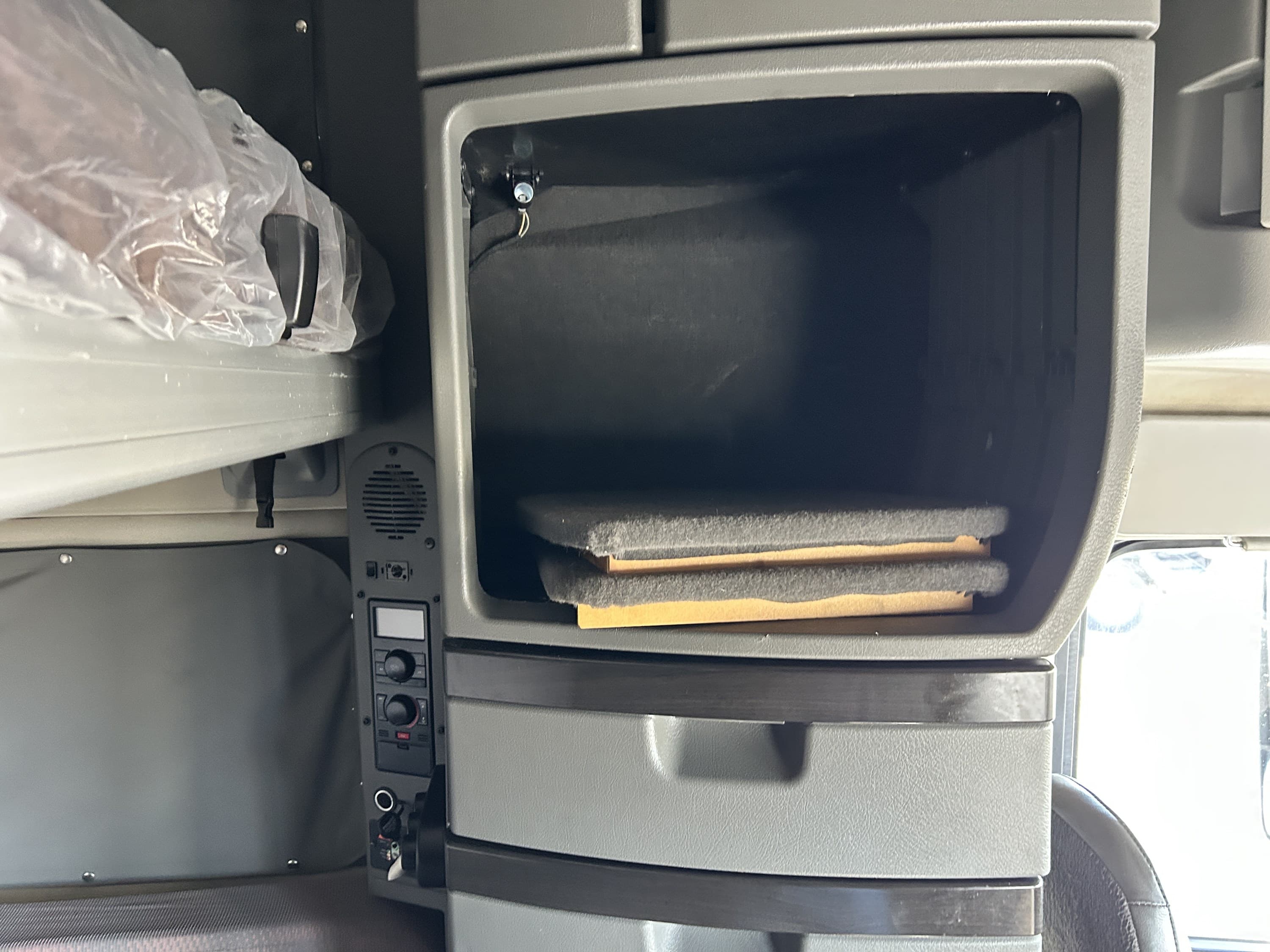 2019 Volvo VNL 860 — photo 38