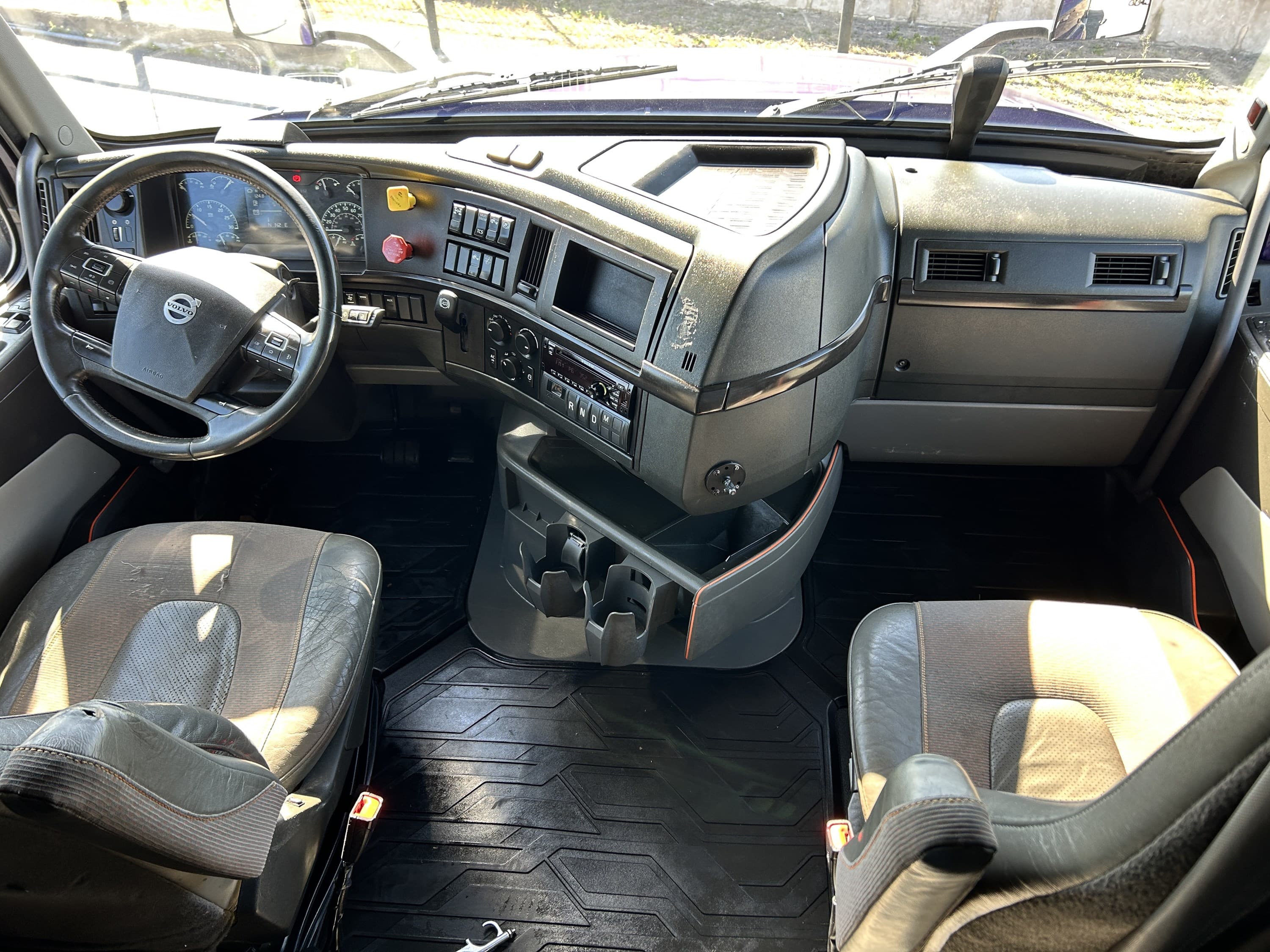 2019 Volvo VNL 860 — photo 42