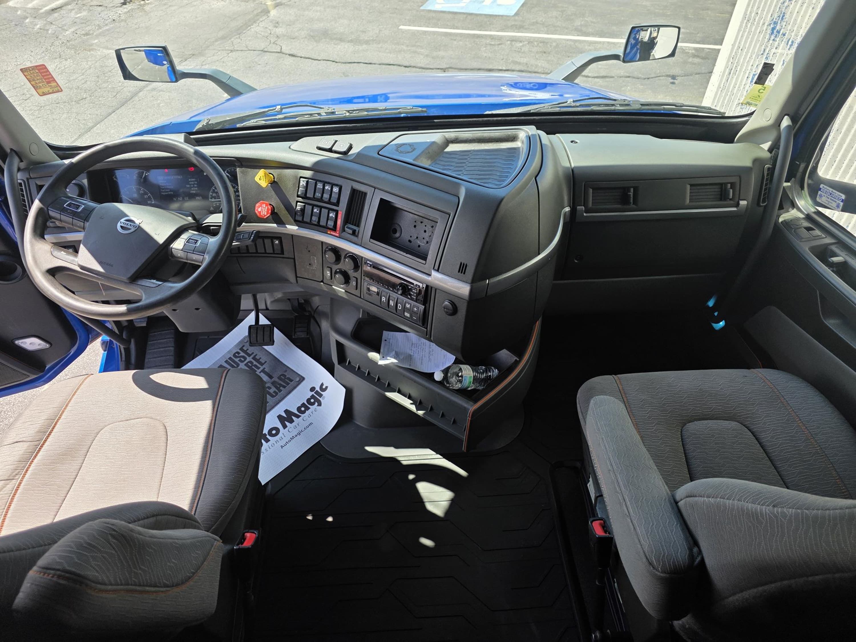 2021 Volvo VNL 760 — photo 8